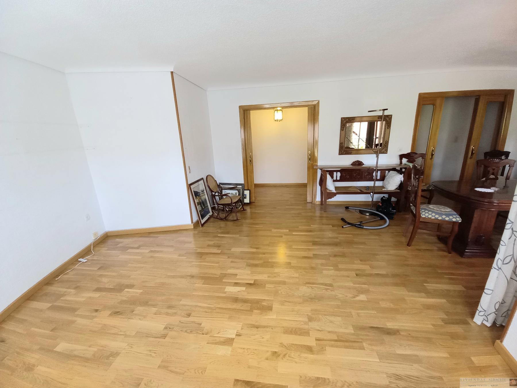 For sale of flat in Albacete