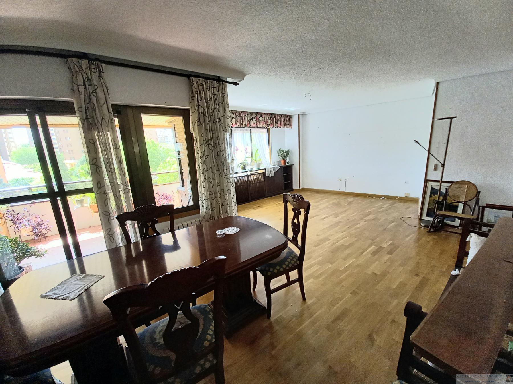 For sale of flat in Albacete