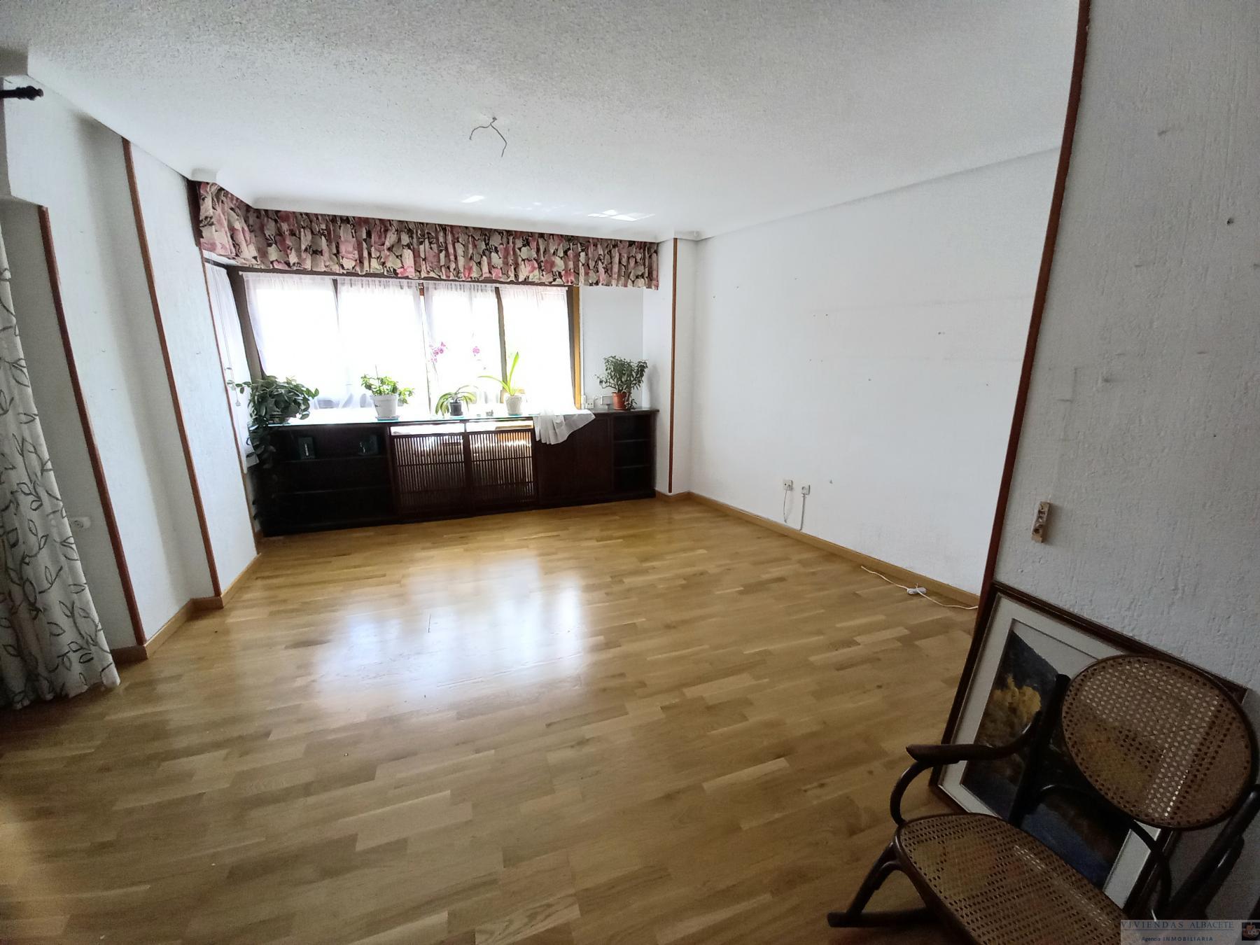 For sale of flat in Albacete