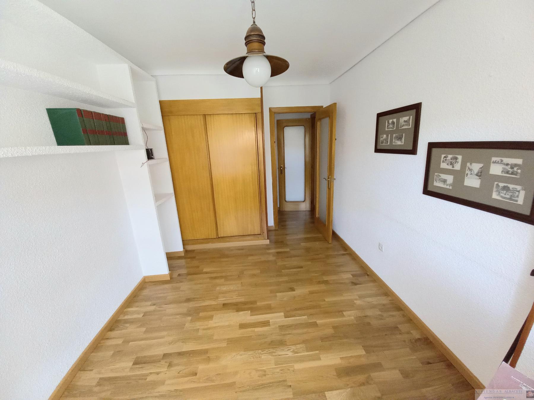 For sale of flat in Albacete