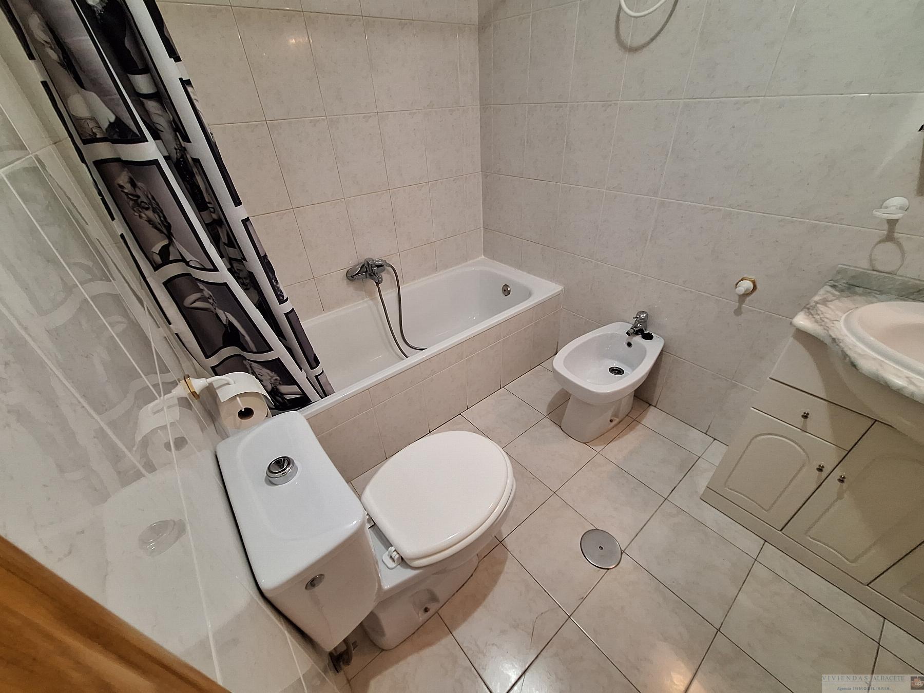 For sale of flat in Albacete