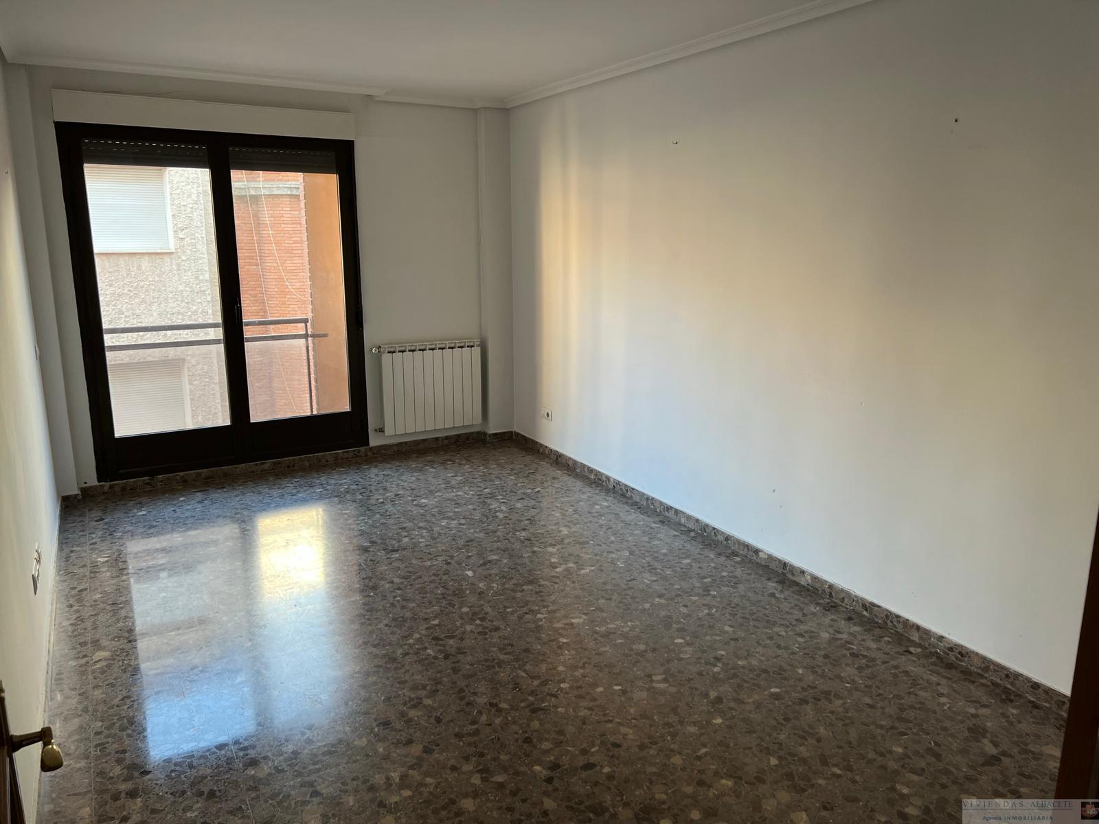 For sale of flat in Albacete