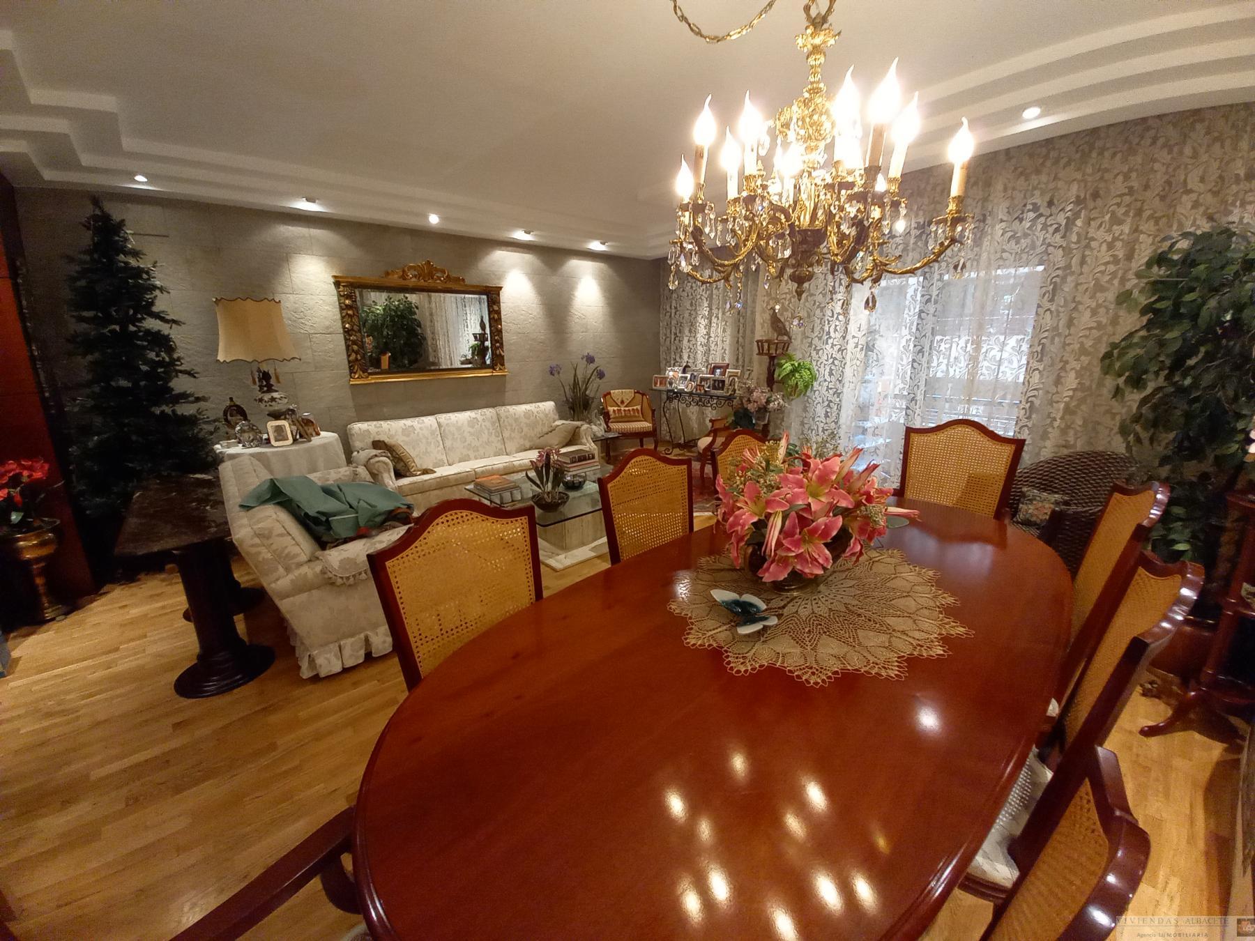 For sale of flat in Albacete