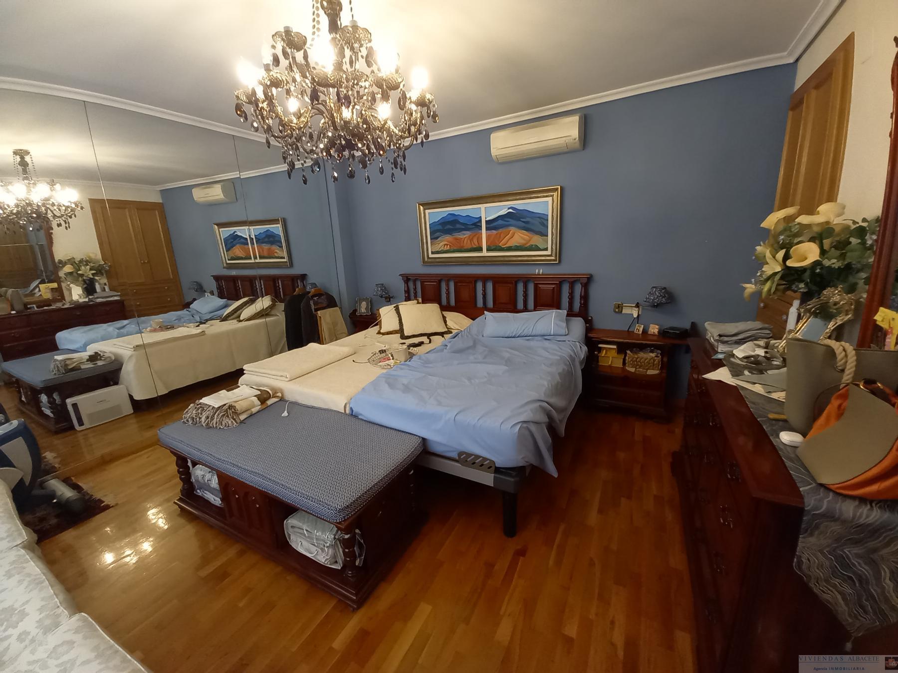 For sale of flat in Albacete