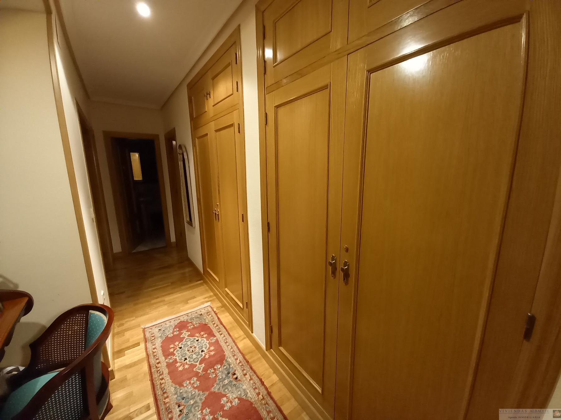 For sale of flat in Albacete