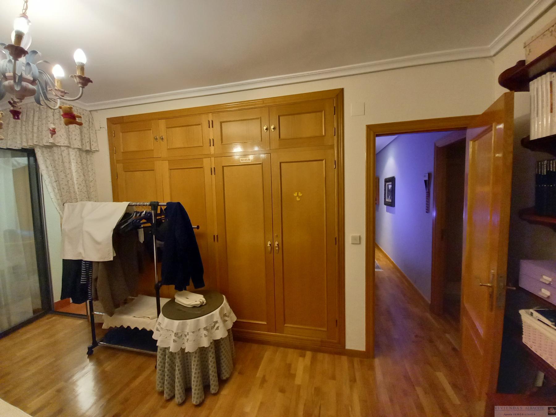 For sale of flat in Albacete