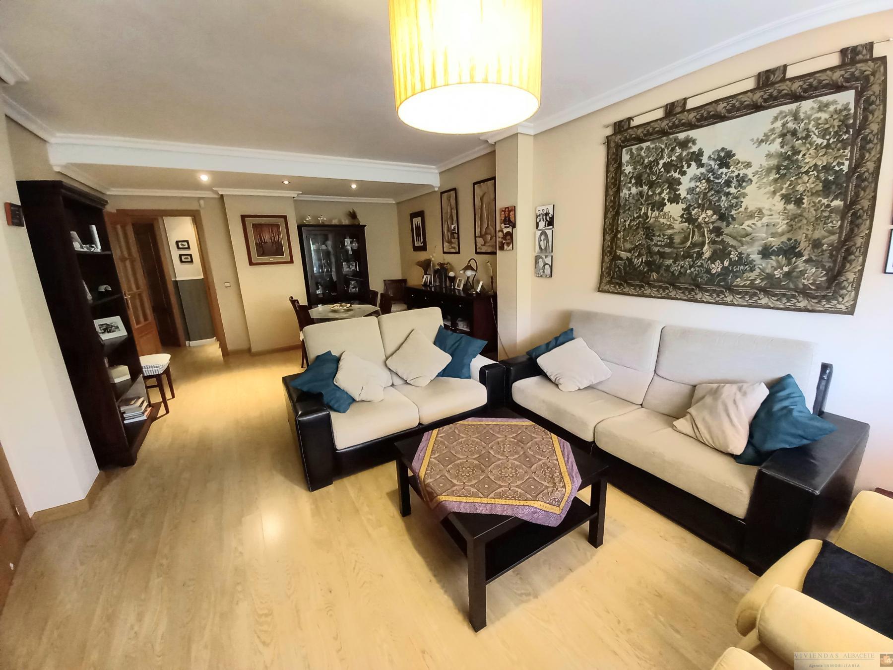 For sale of chalet in Albacete