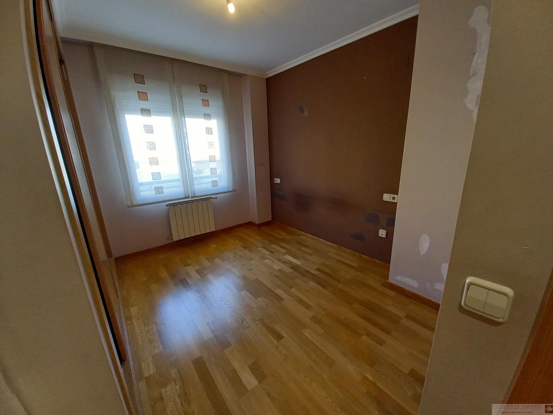 For sale of apartment in Albacete
