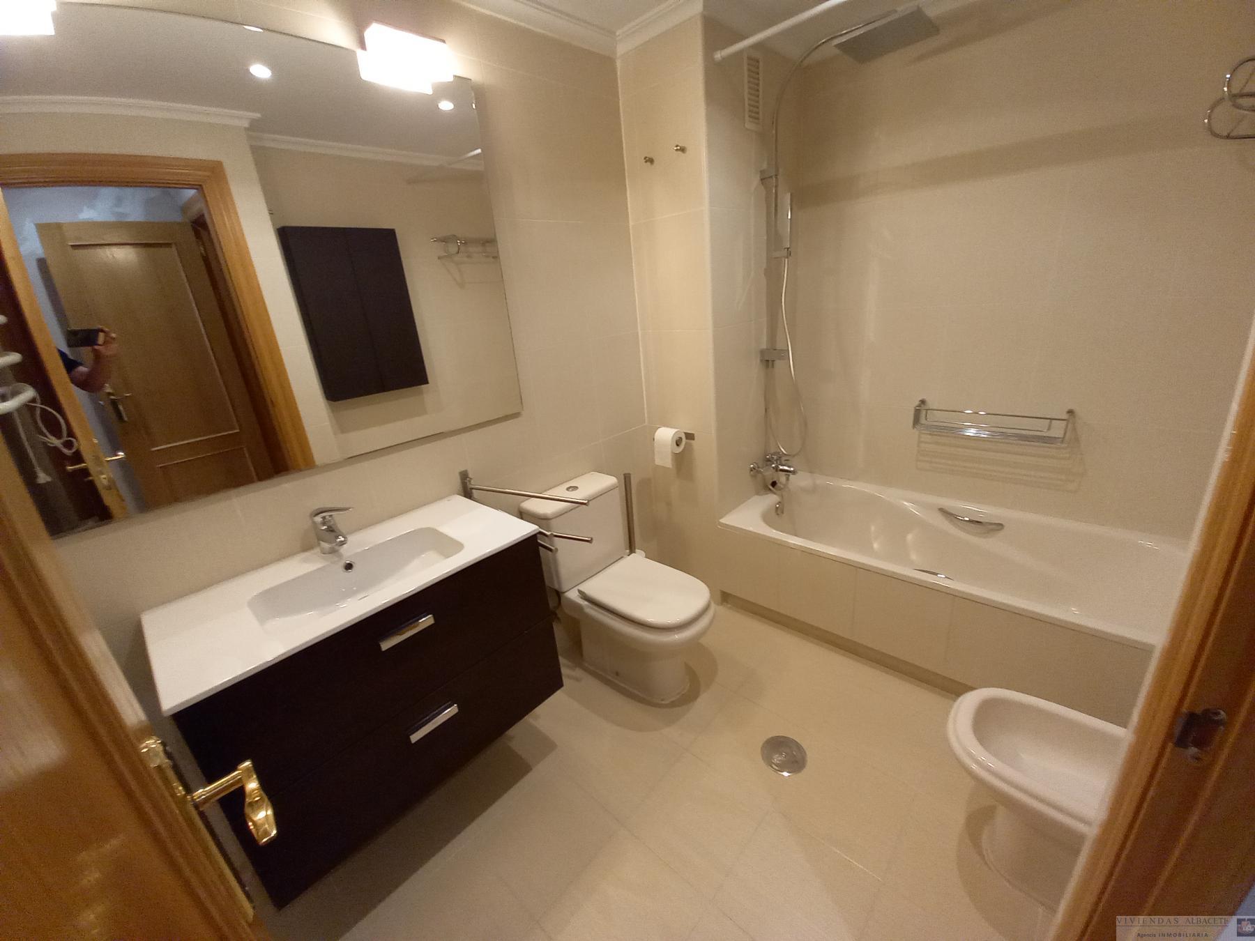 For sale of apartment in Albacete