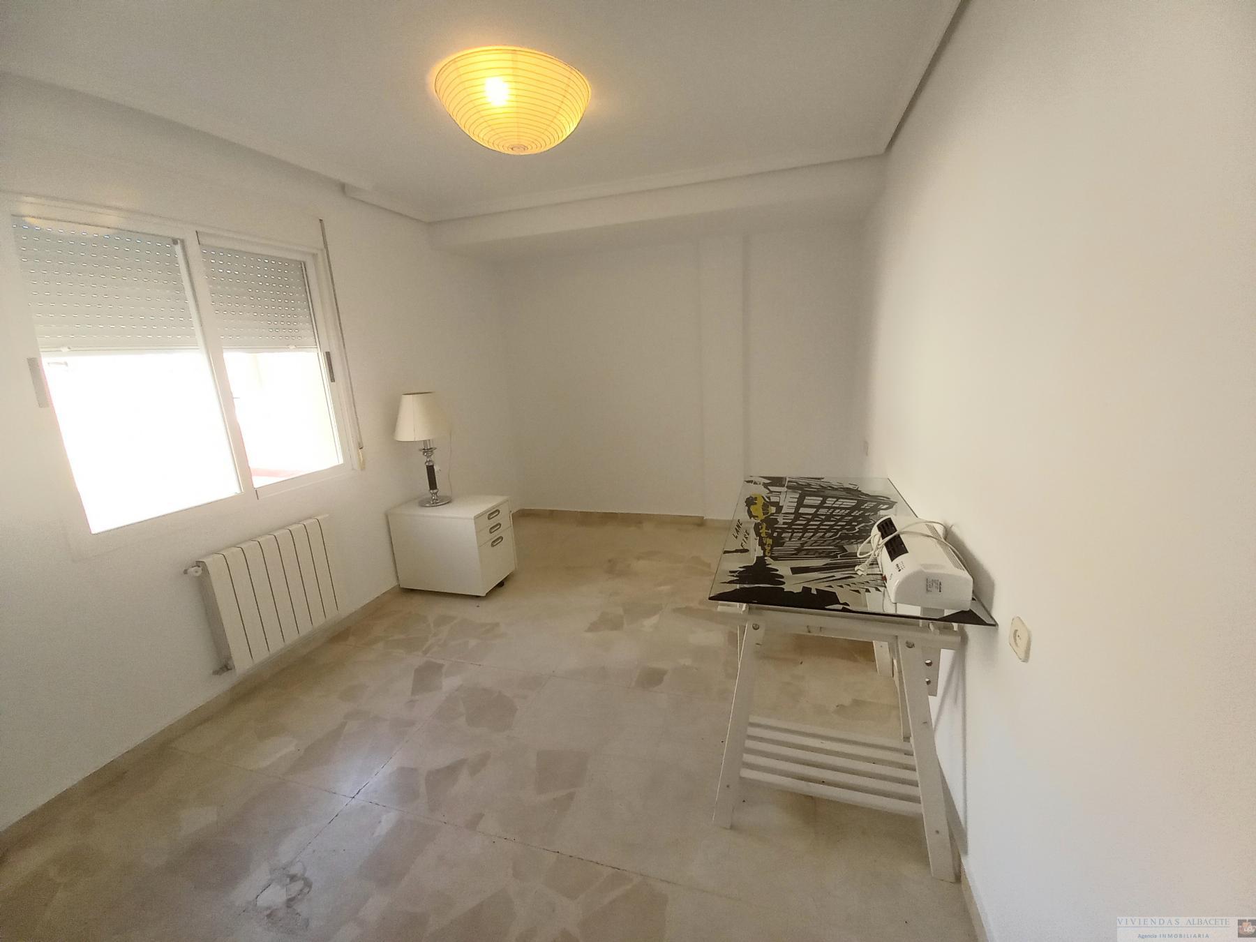 For sale of penthouse in Albacete