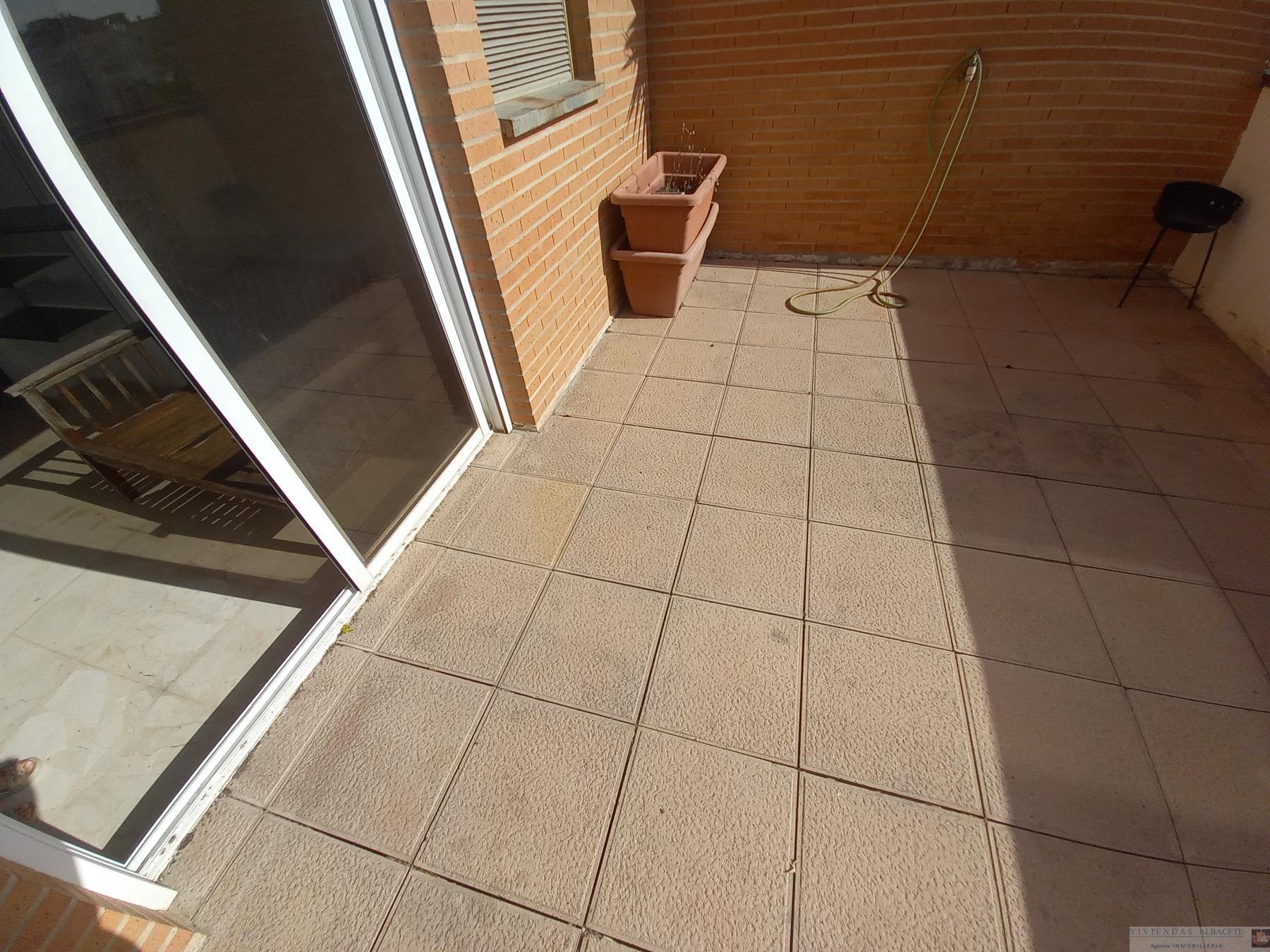 For sale of penthouse in Albacete