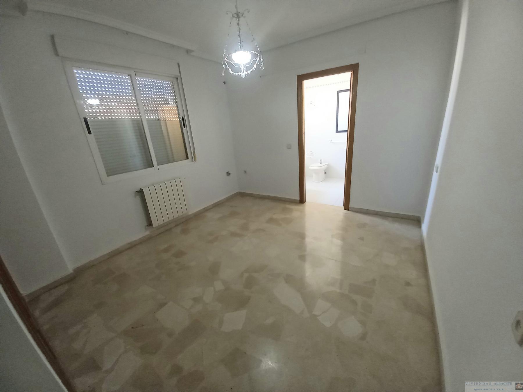 For sale of penthouse in Albacete