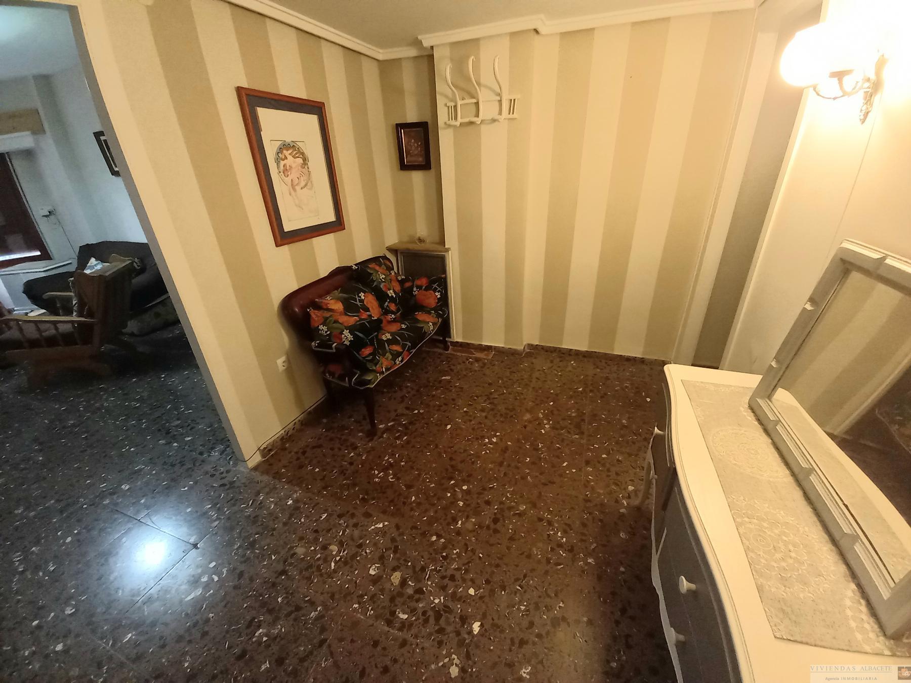 For sale of flat in Albacete