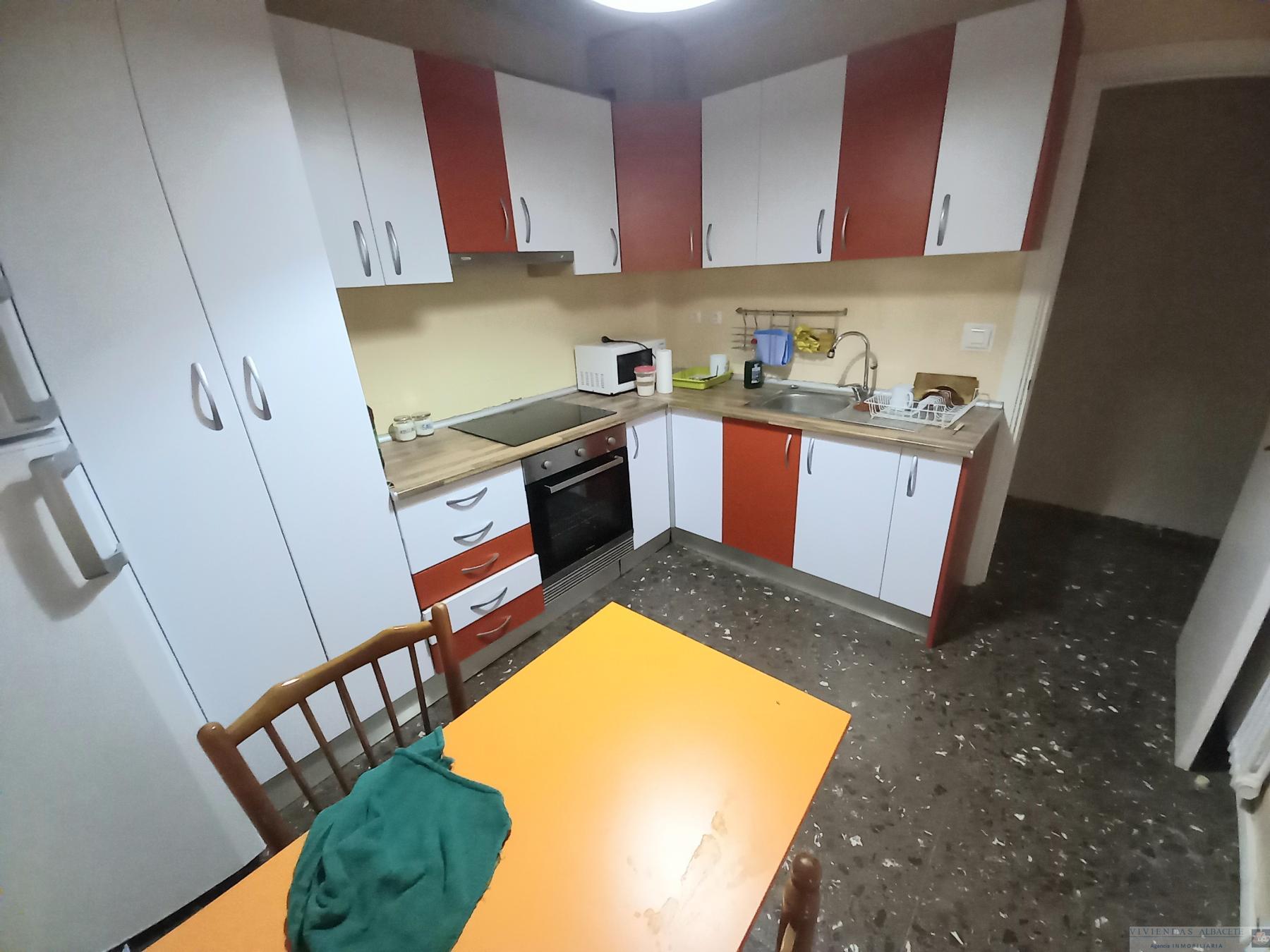 For sale of flat in Albacete