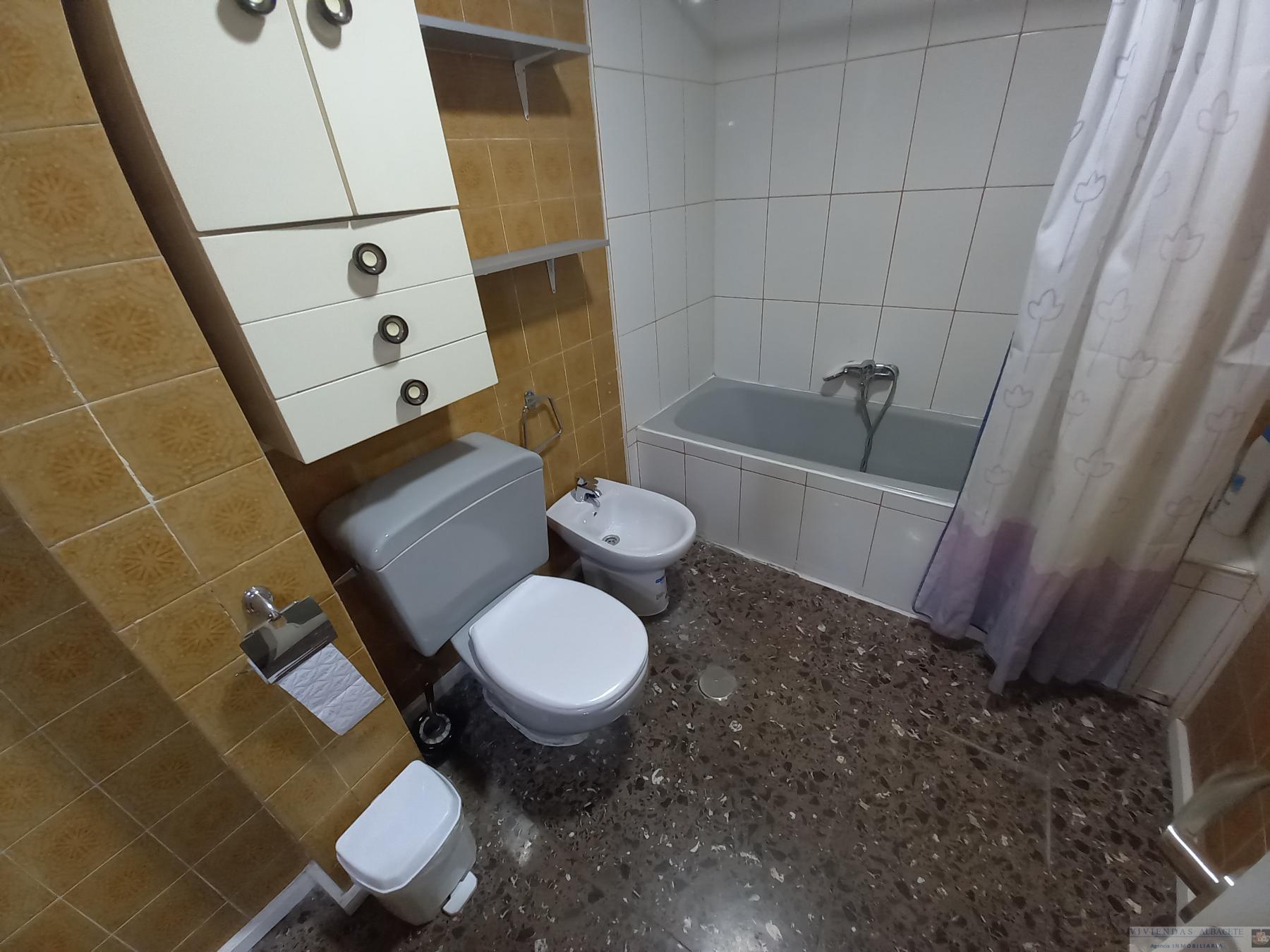 For sale of flat in Albacete