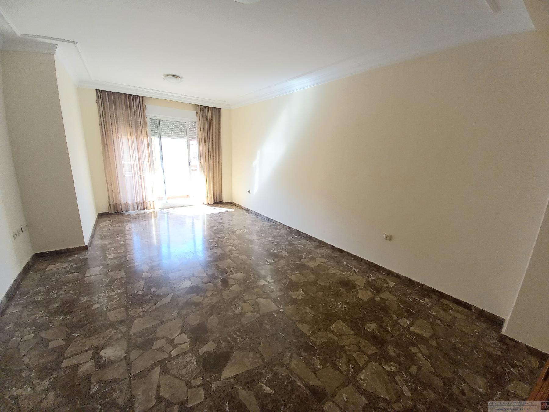 For sale of flat in Albacete