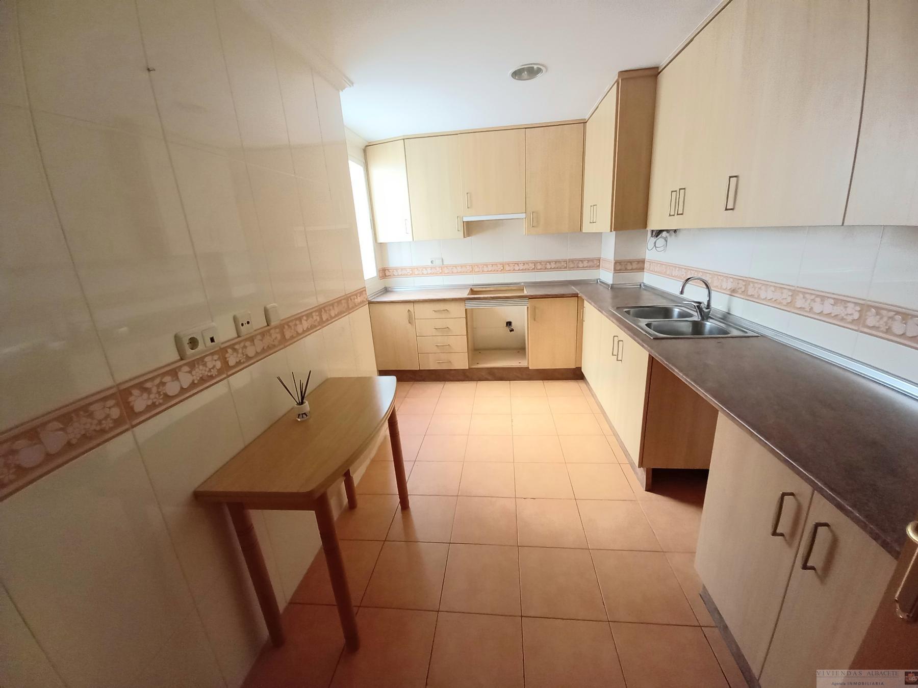 For sale of flat in Albacete