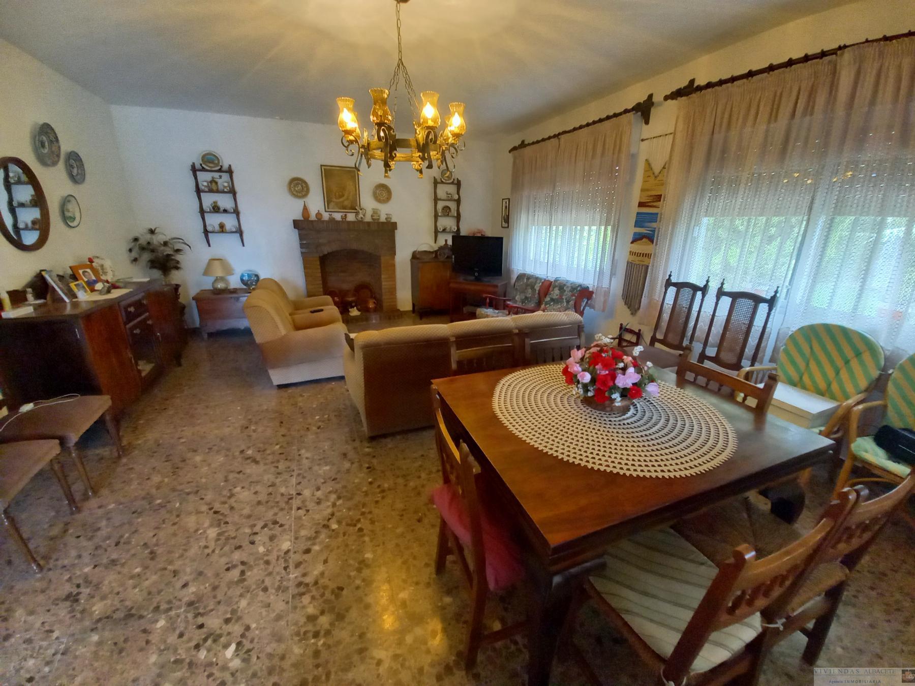 For sale of chalet in Albacete