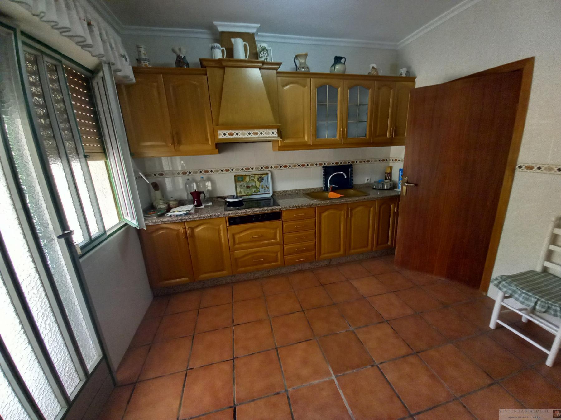 For sale of chalet in Albacete