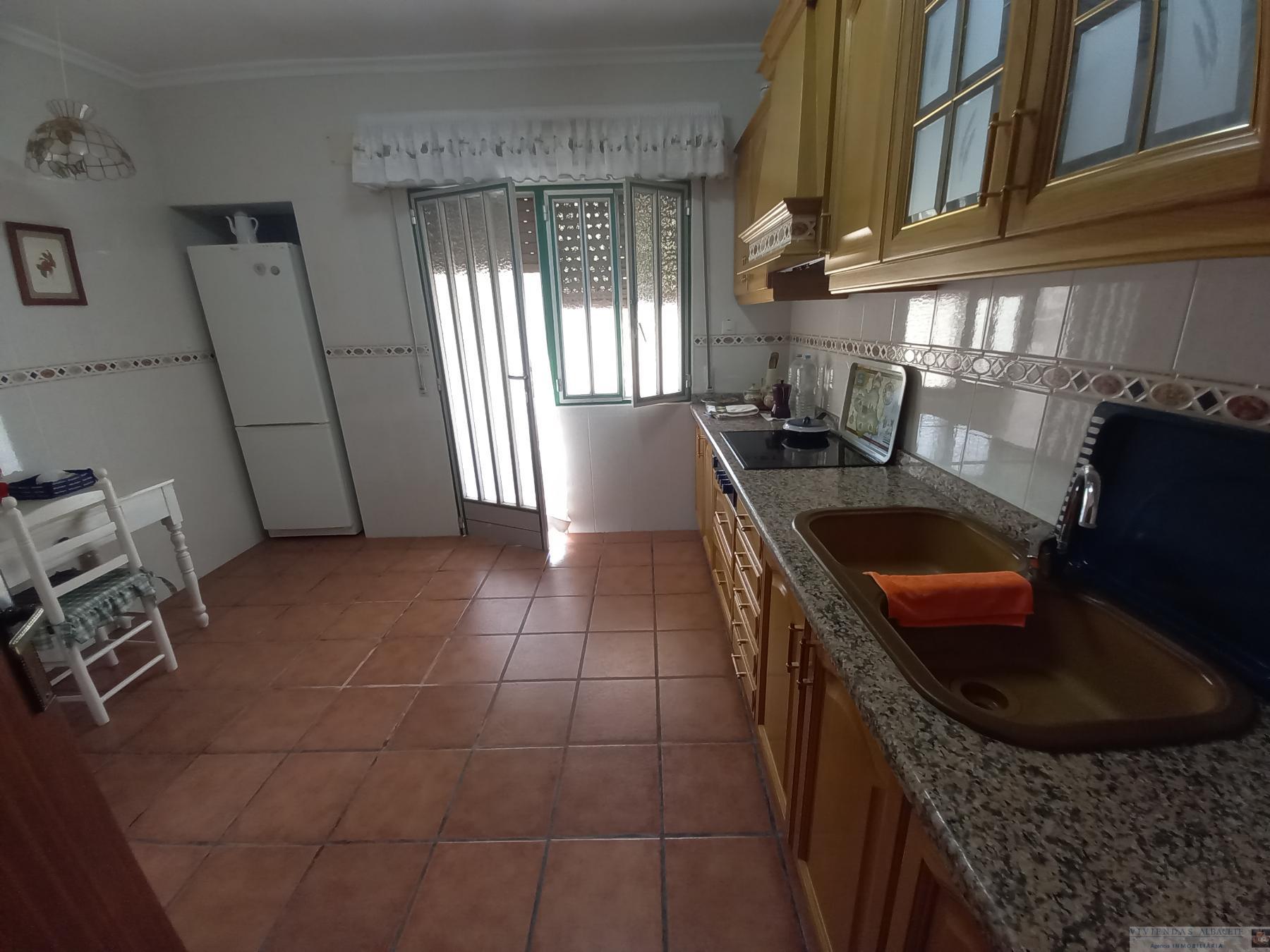 For sale of chalet in Albacete