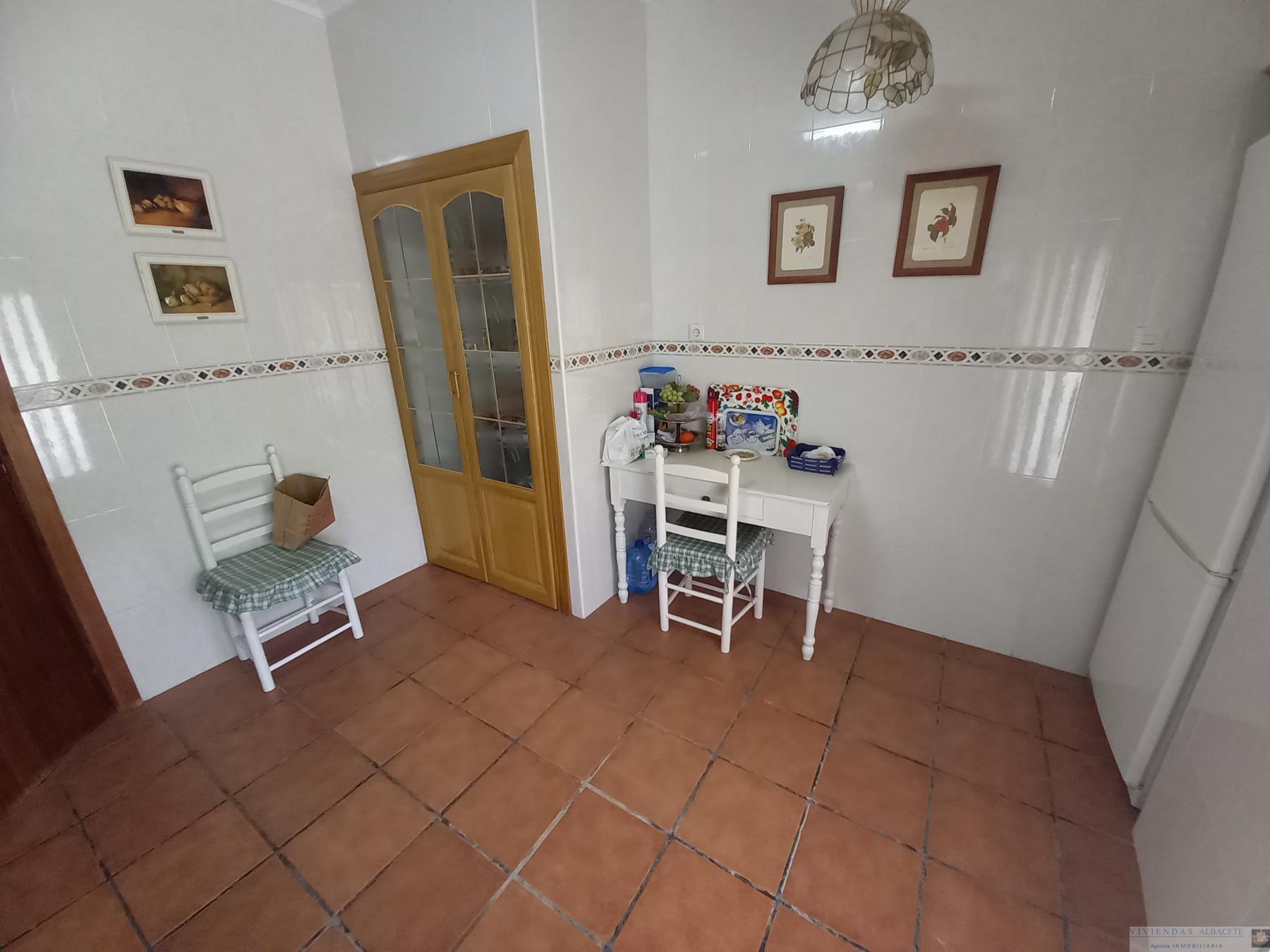 For sale of chalet in Albacete