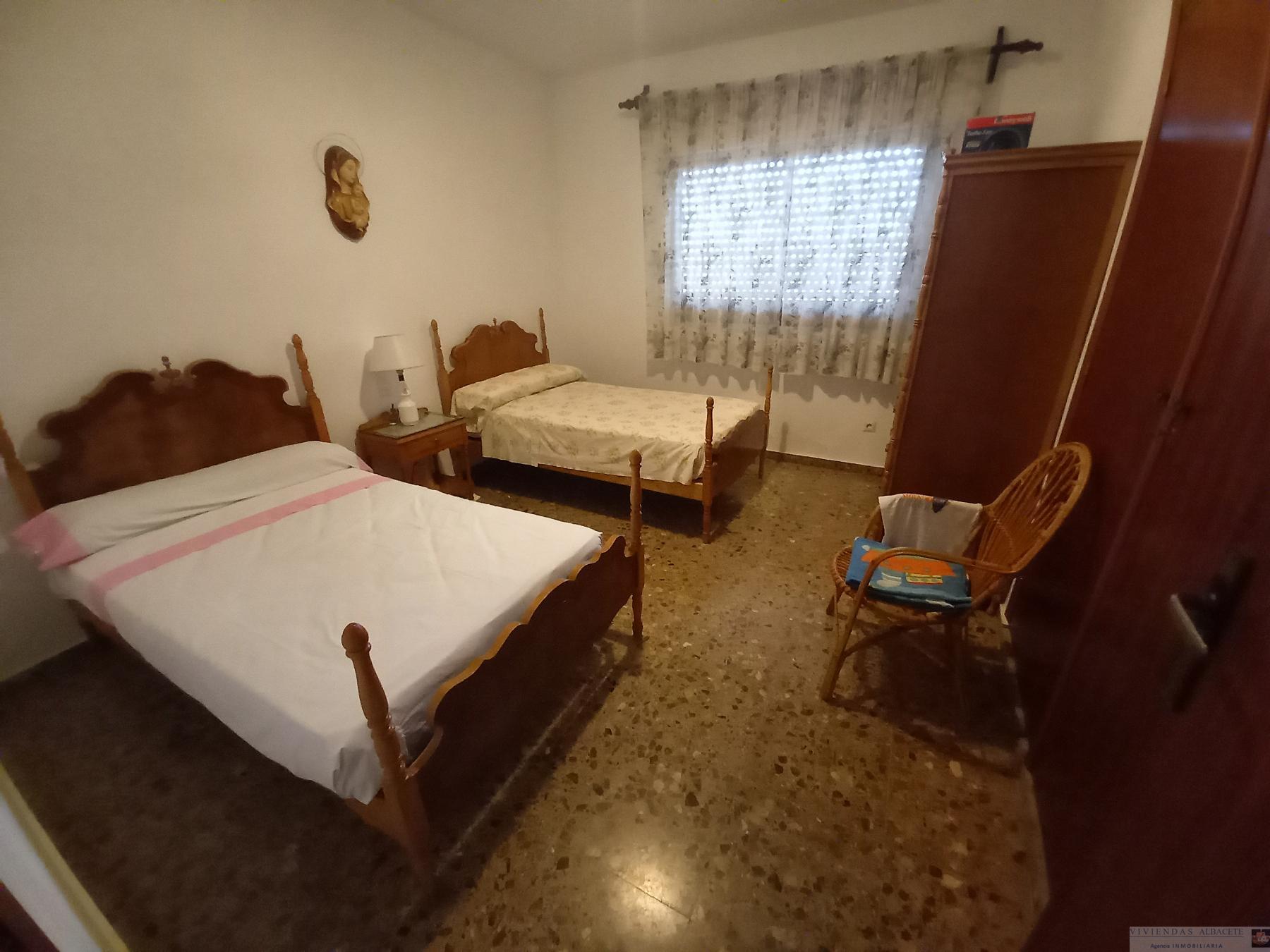 For sale of chalet in Albacete