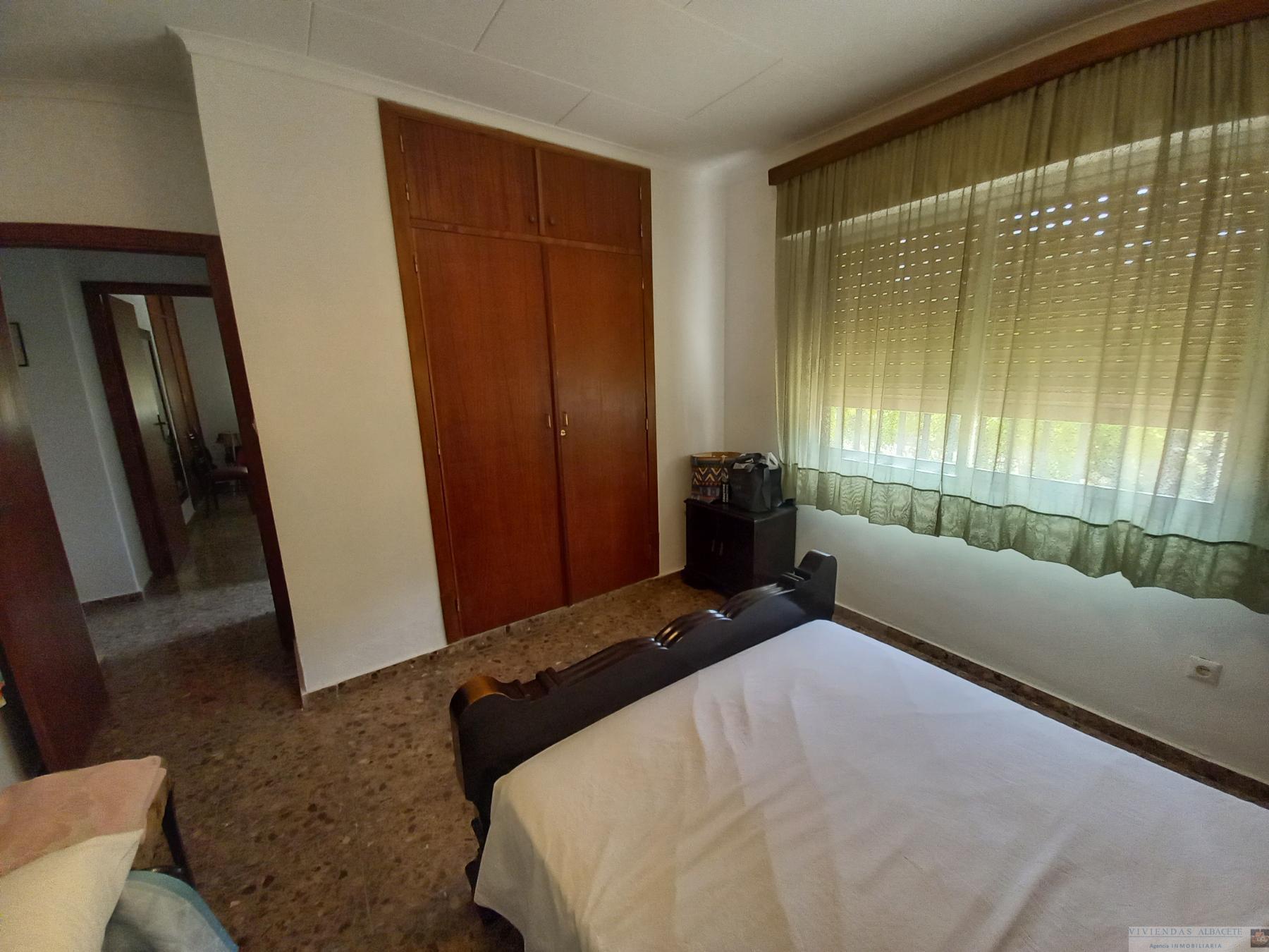 For sale of chalet in Albacete