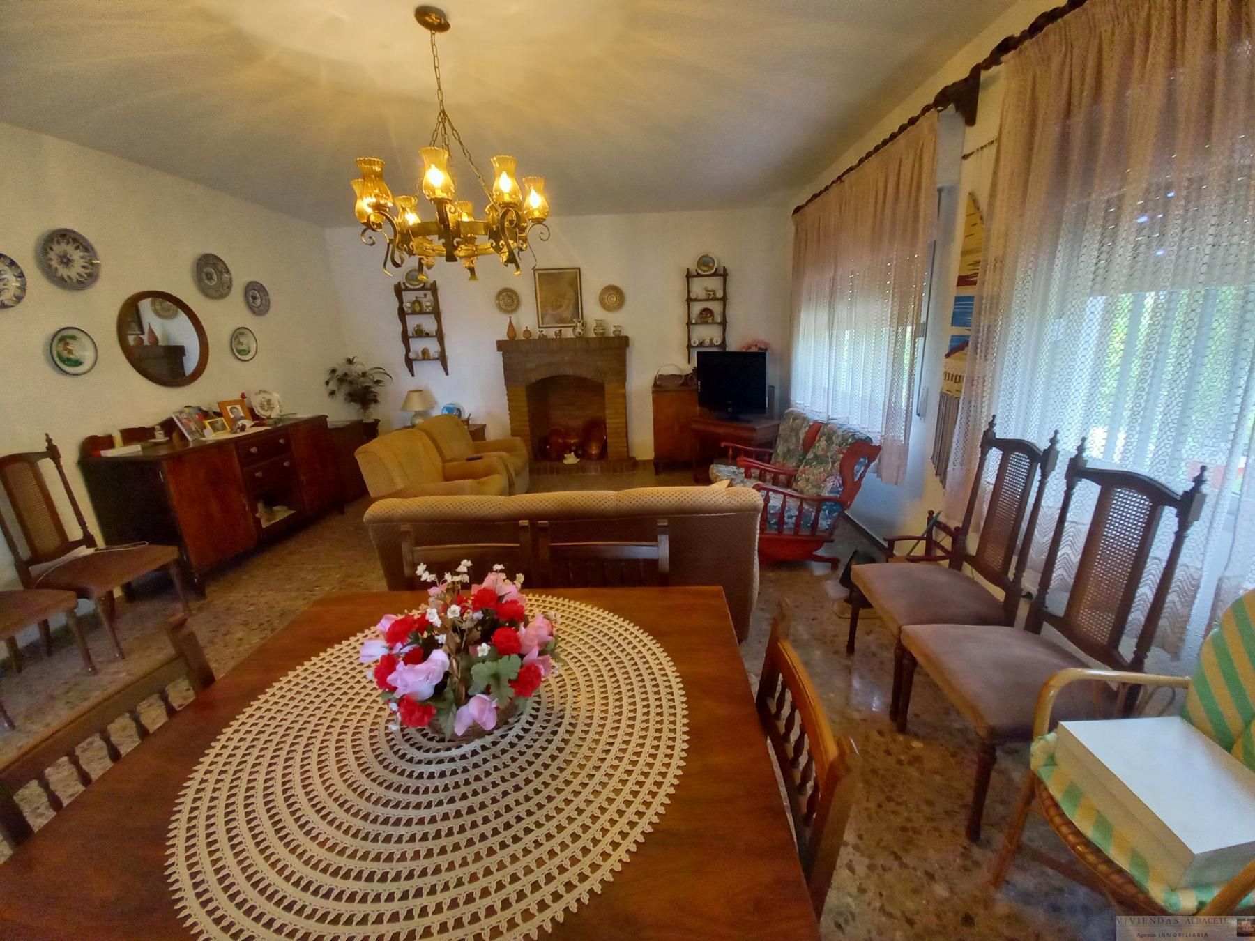 For sale of chalet in Albacete