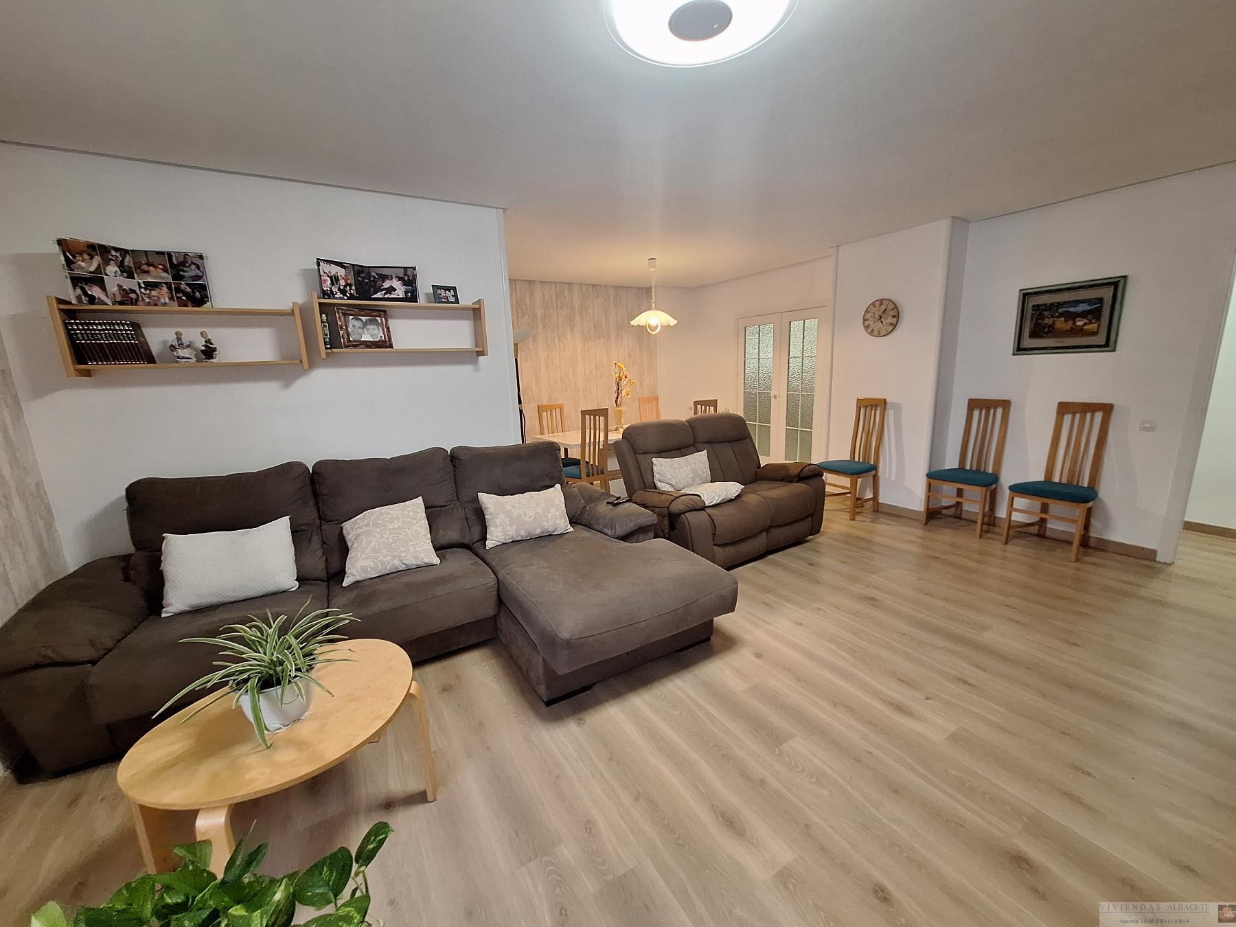 For sale of flat in Albacete