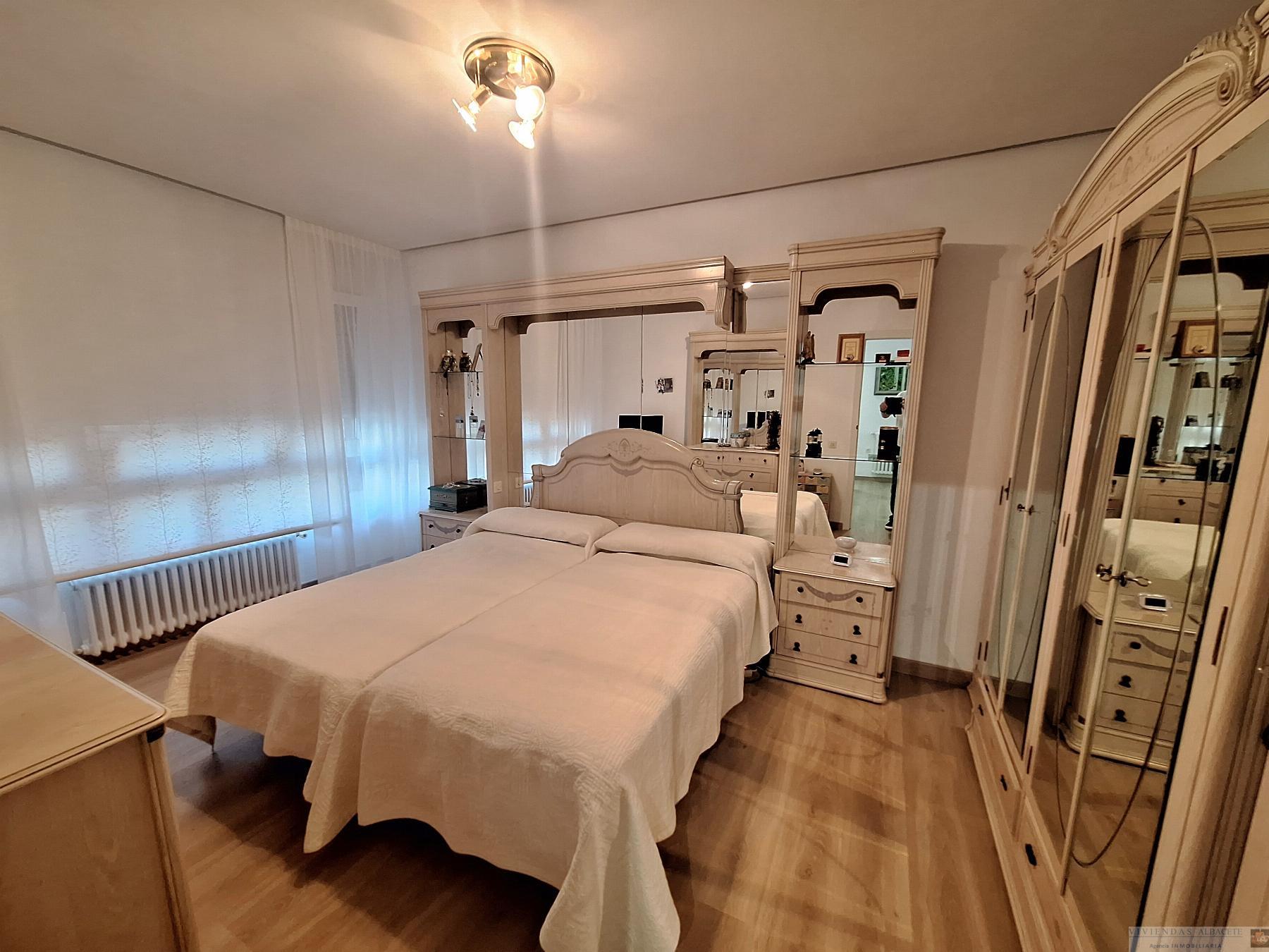 For sale of flat in Albacete