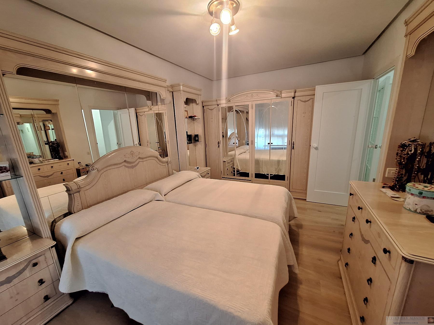For sale of flat in Albacete