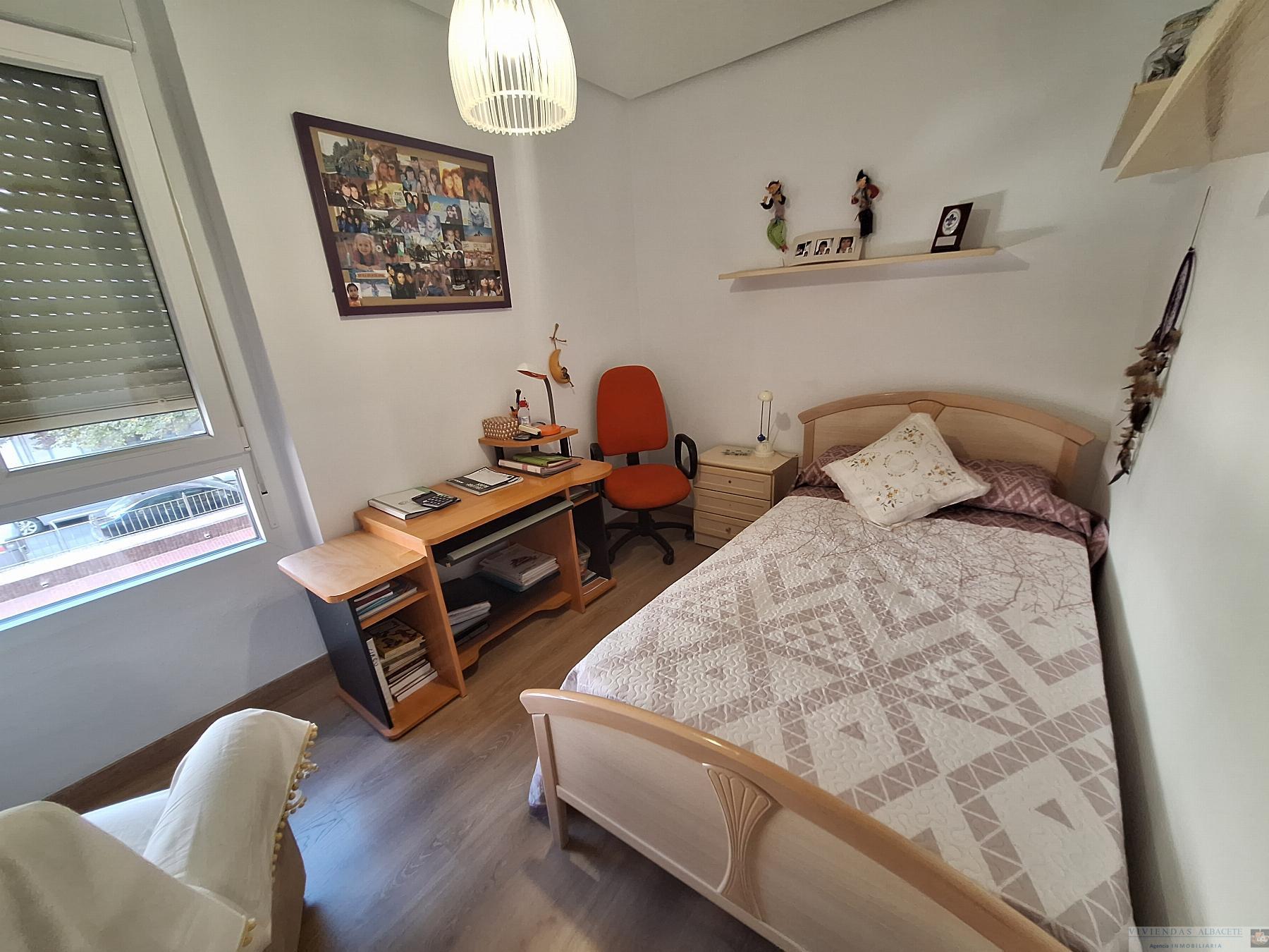 For sale of flat in Albacete