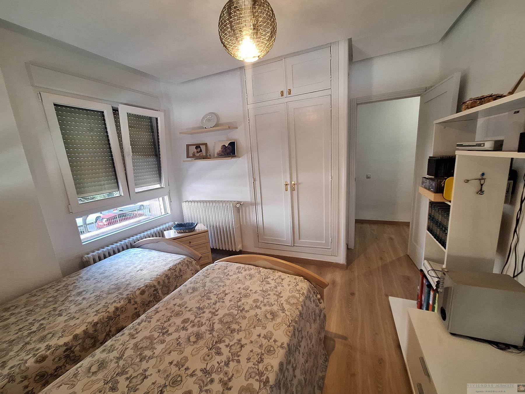 For sale of flat in Albacete