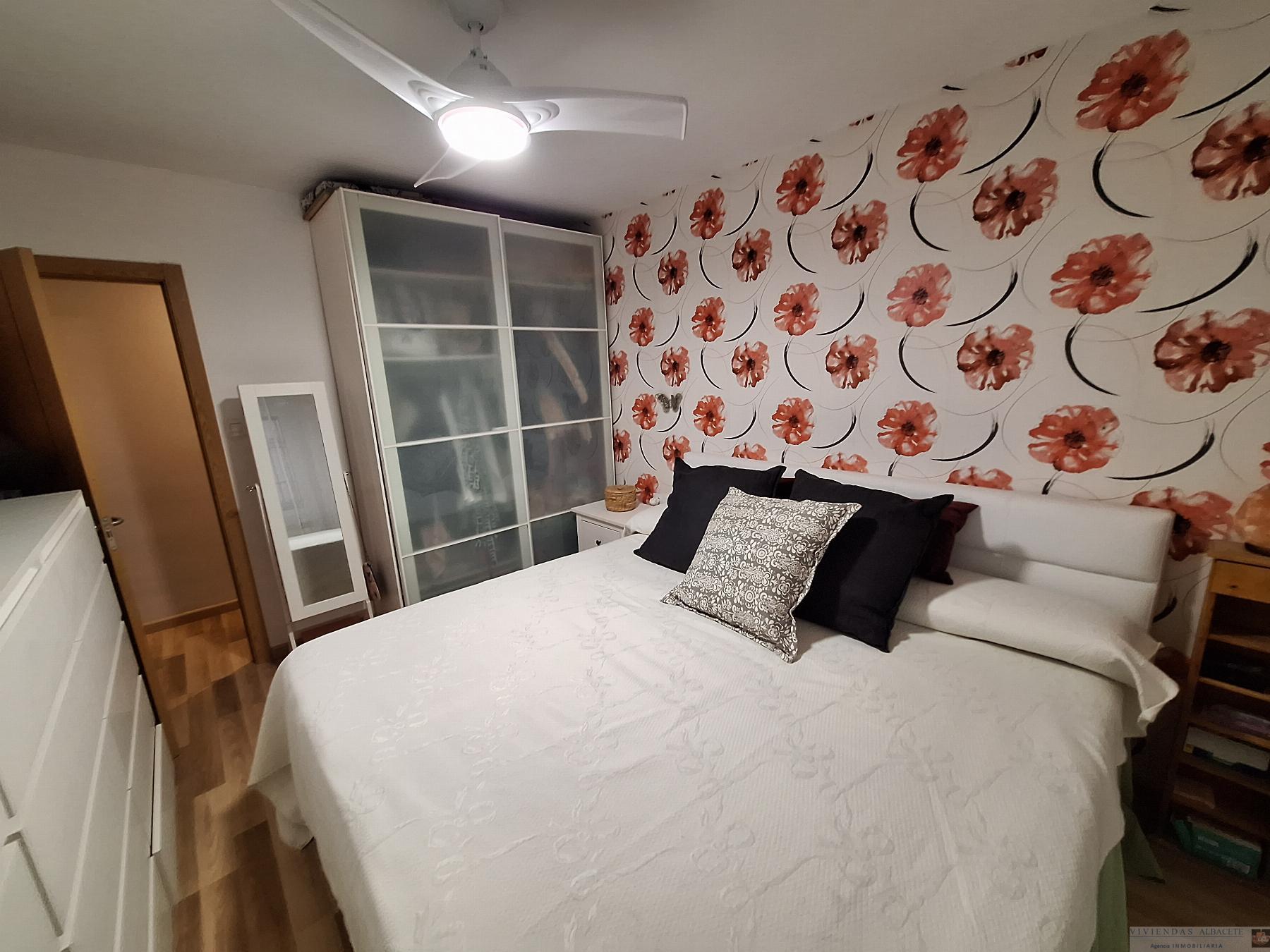For sale of apartment in Albacete