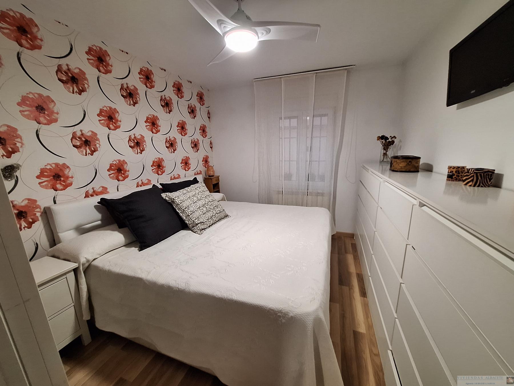 For sale of apartment in Albacete