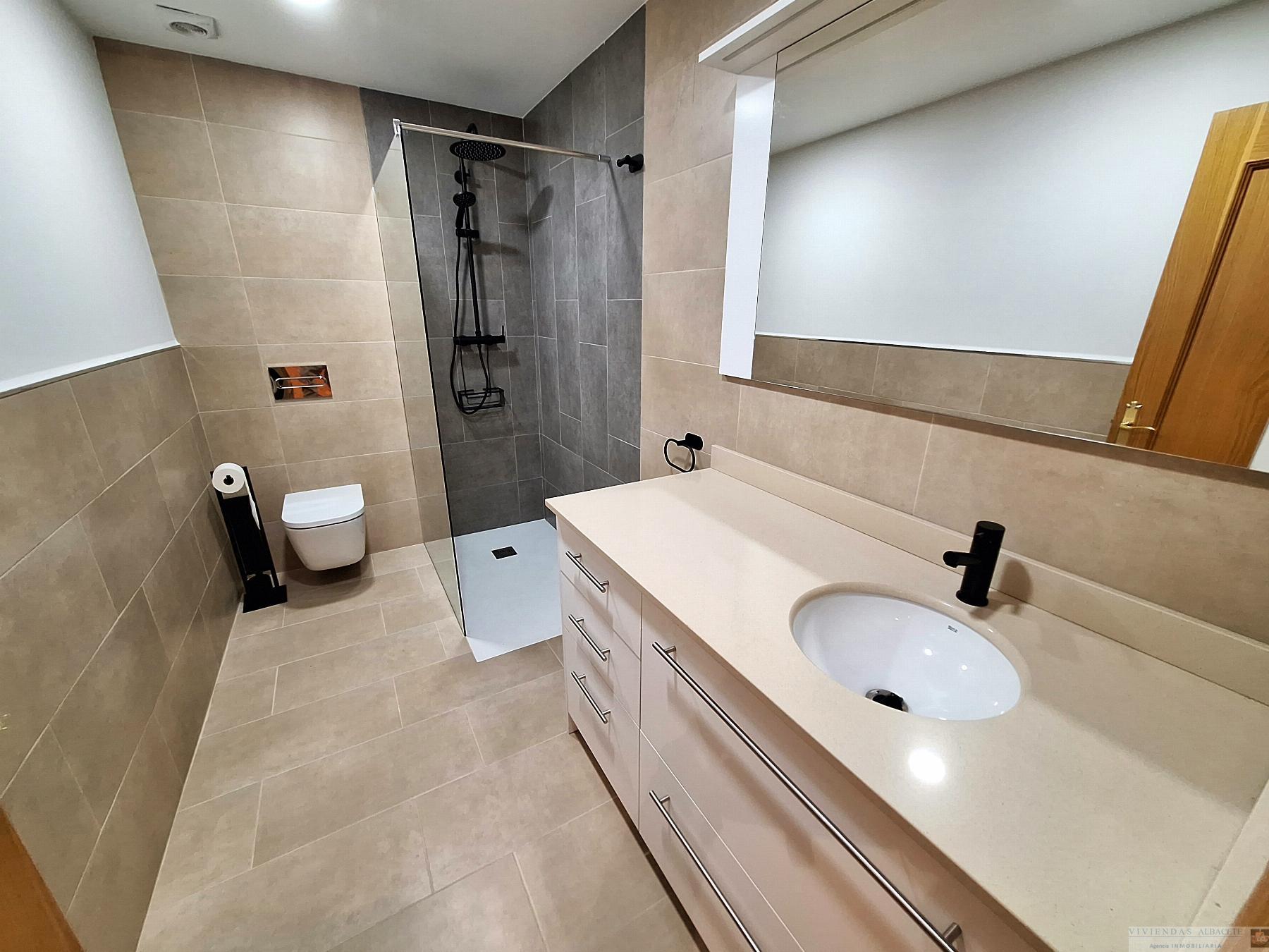 For sale of apartment in Albacete