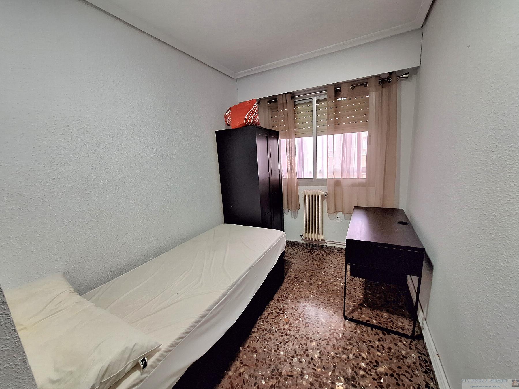 For sale of flat in Albacete