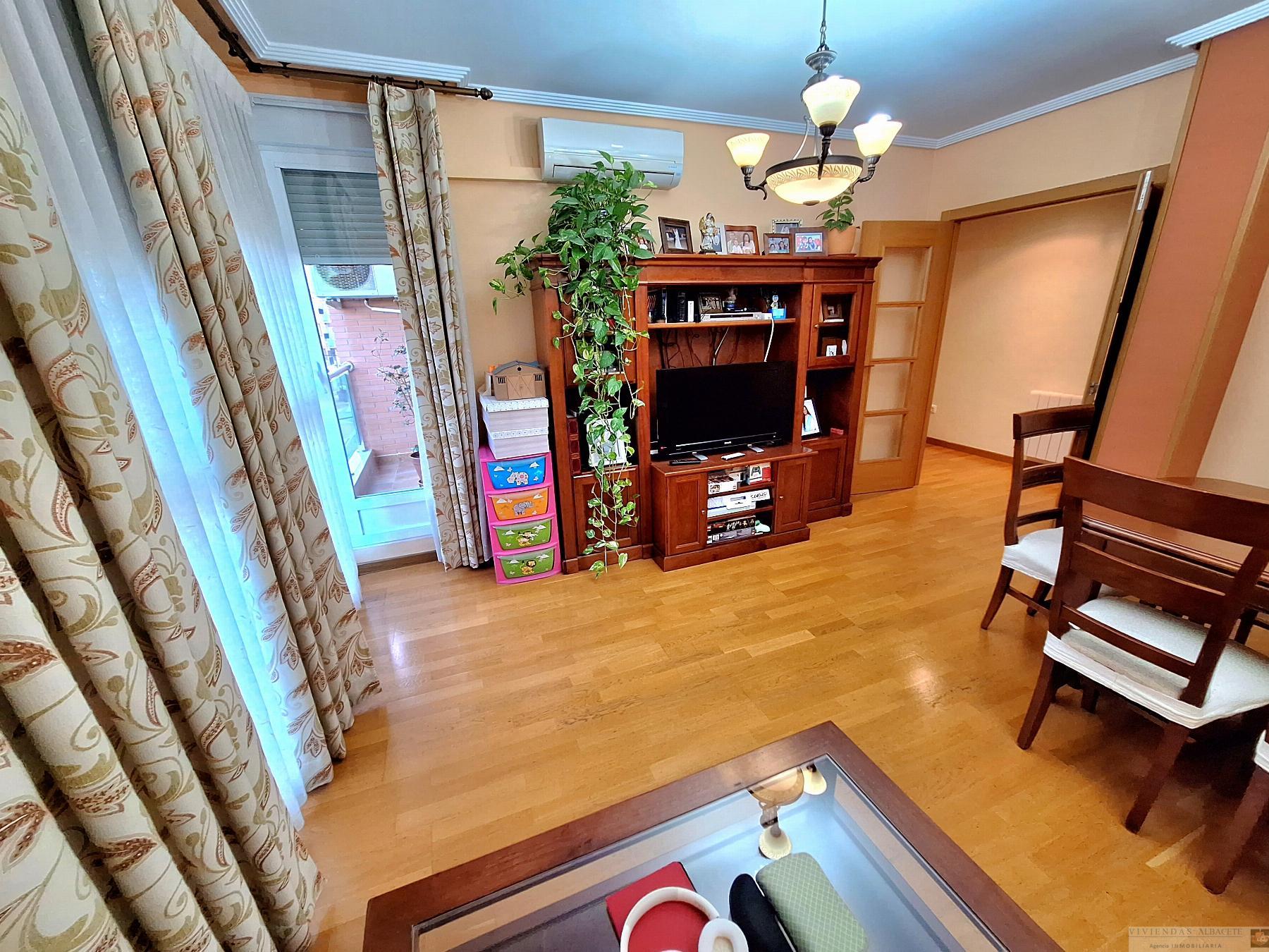 For sale of flat in Albacete