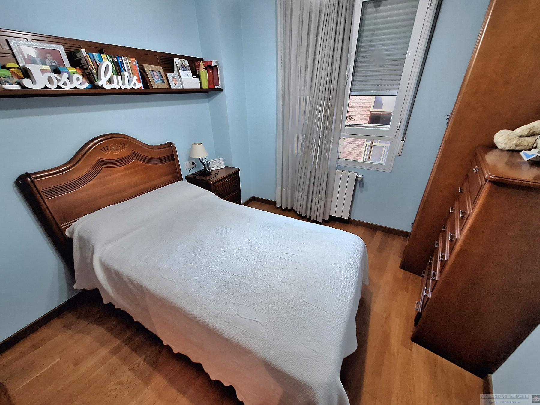 For sale of flat in Albacete