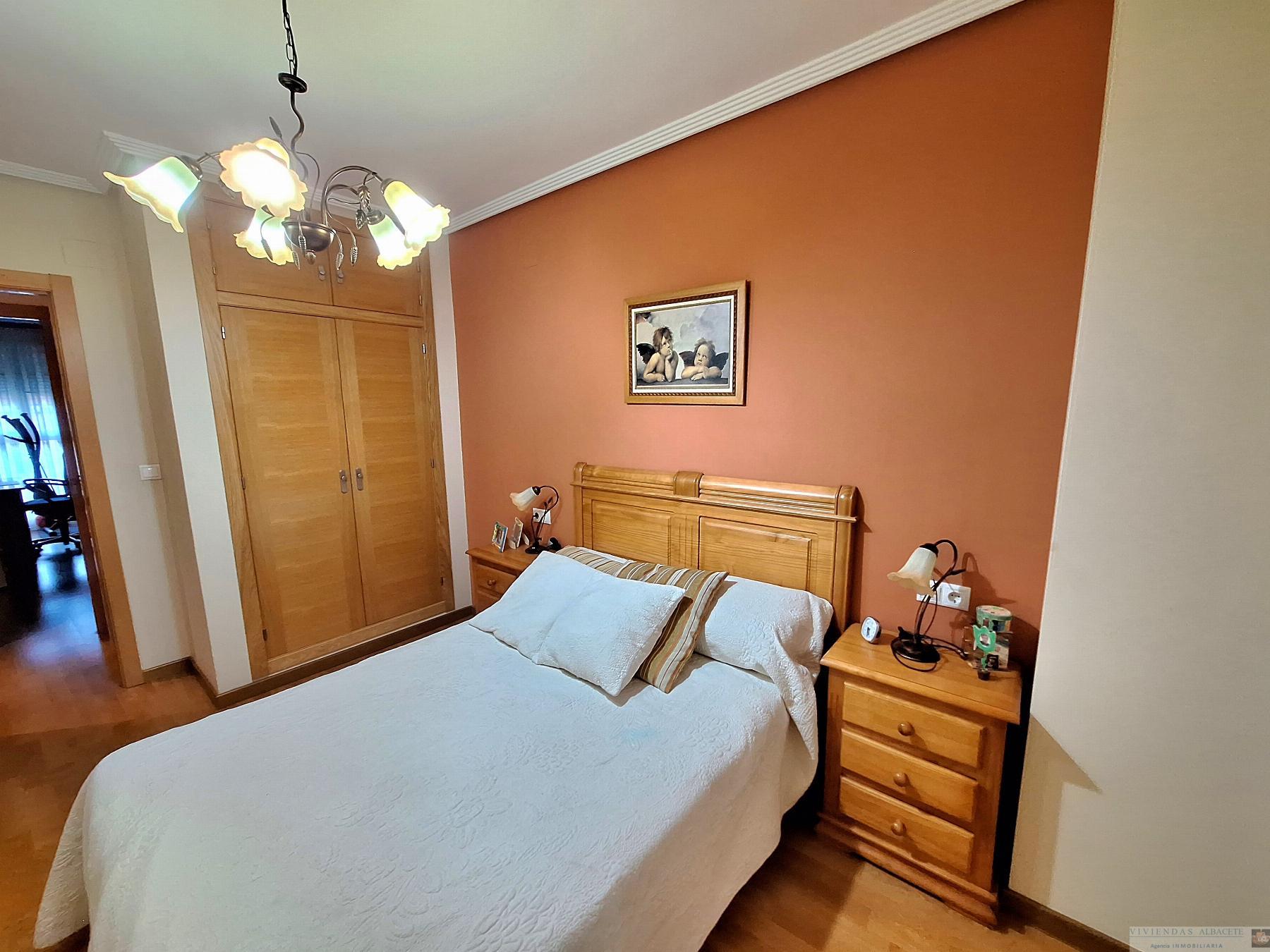 For sale of flat in Albacete
