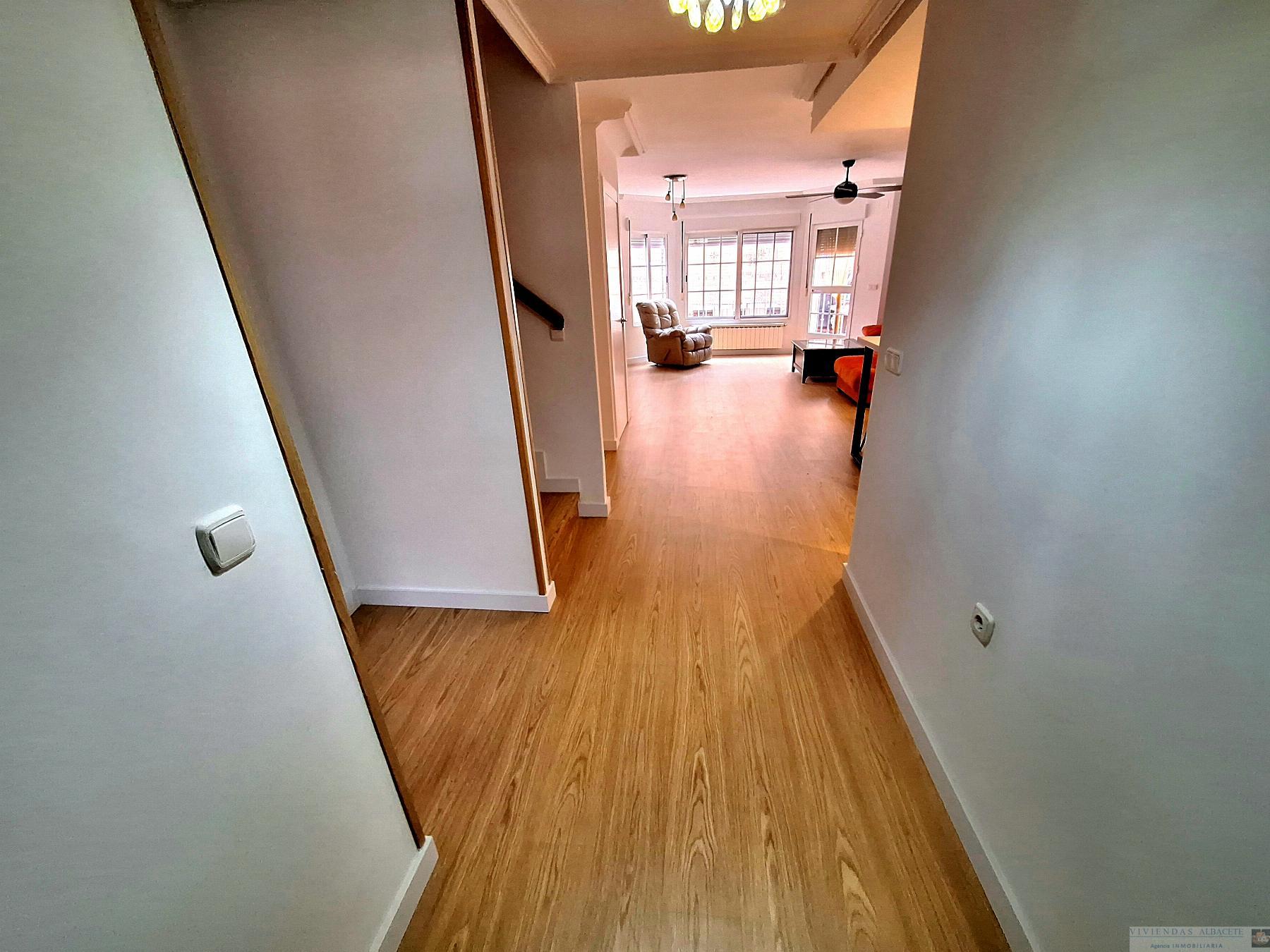 For sale of chalet in Albacete