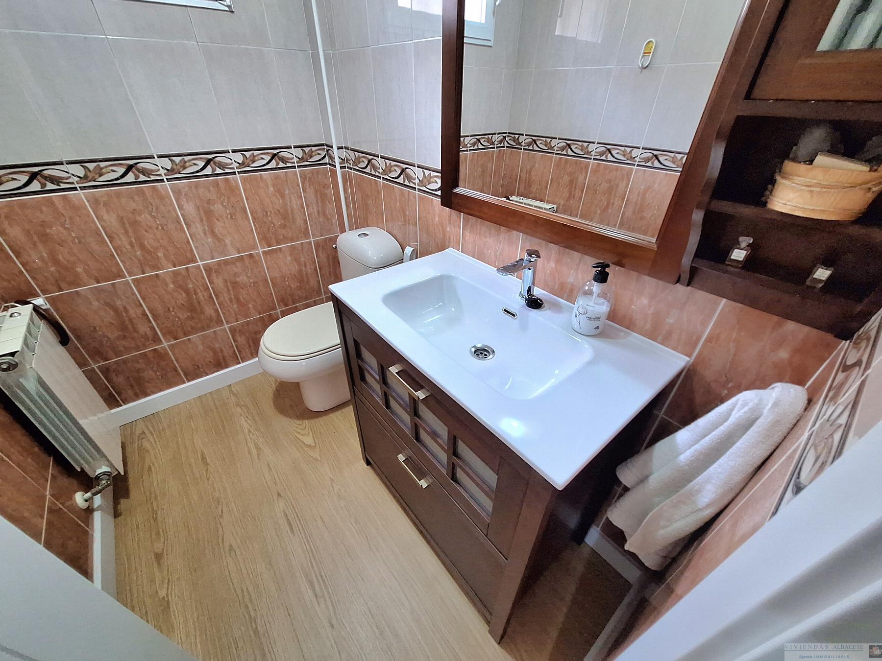 For sale of chalet in Albacete