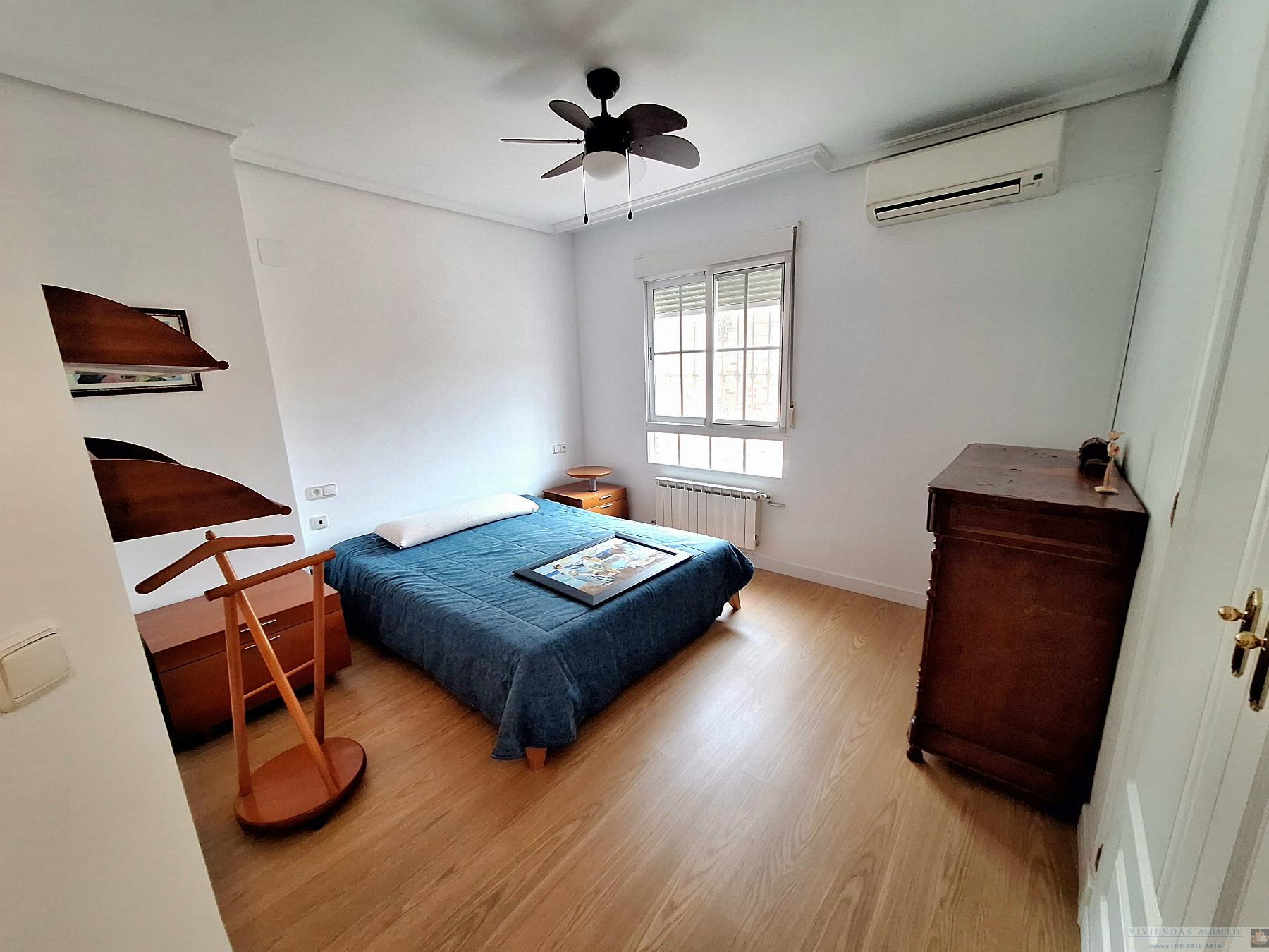 For sale of chalet in Albacete