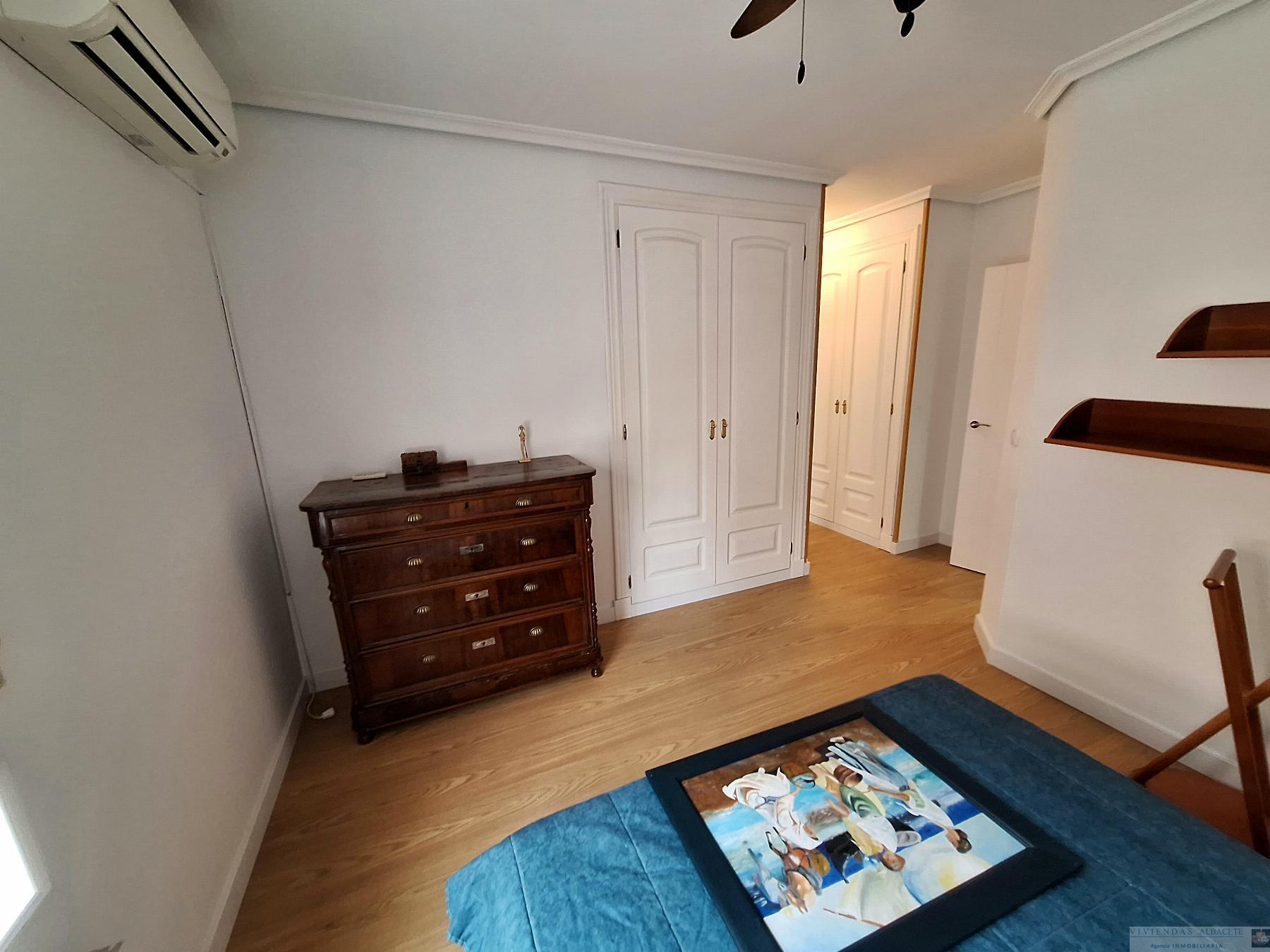 For sale of chalet in Albacete