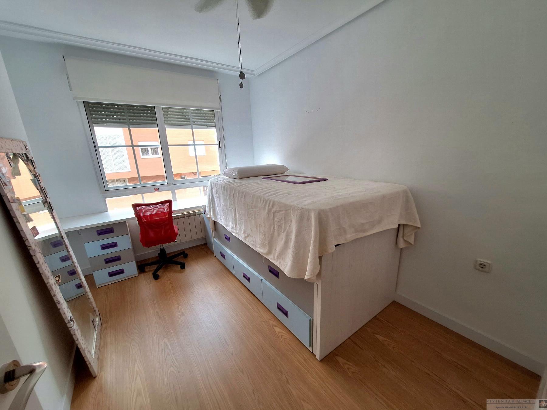 For sale of chalet in Albacete