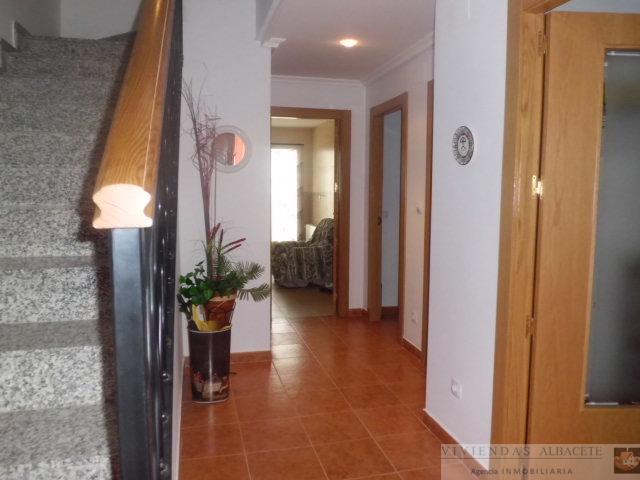 For sale of chalet in Albacete