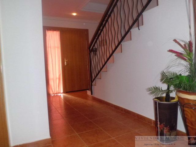 For sale of chalet in Albacete