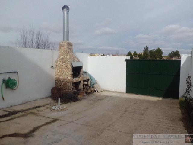 For sale of chalet in Albacete