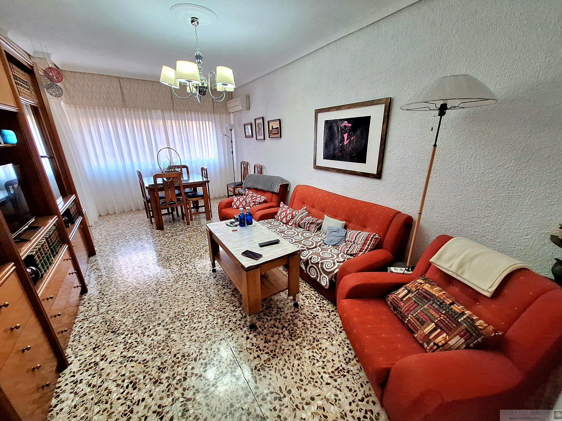 For sale of flat in Albacete