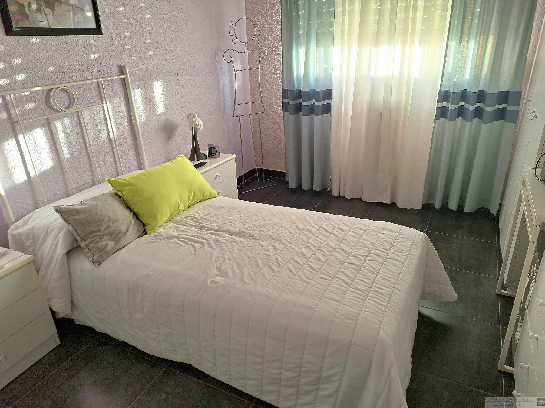 For sale of flat in Albacete